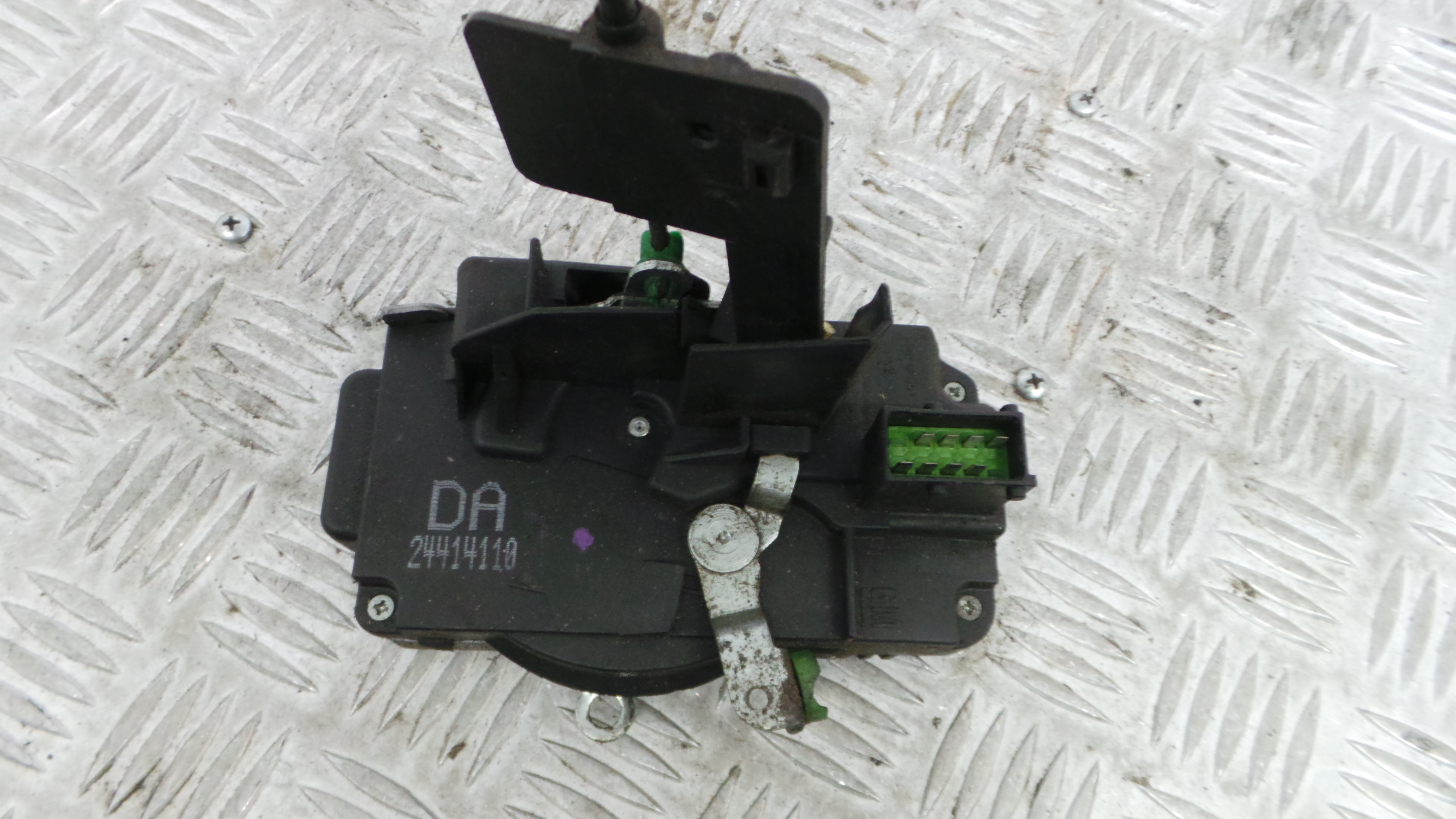 Fecho da Porta Frente Esq 24414110 - OPEL VECTRA B Combi (J96)-36062943