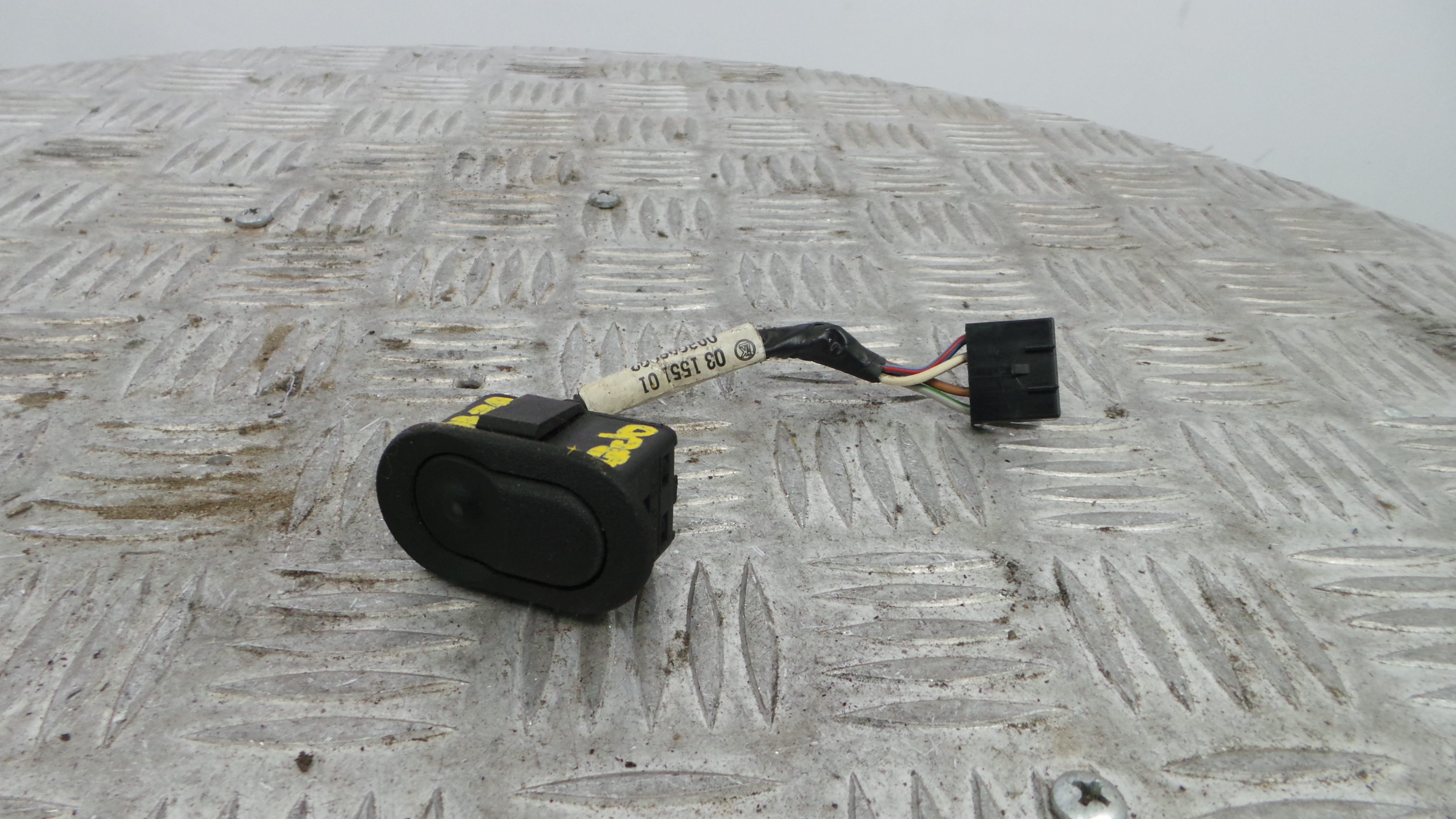 Interruptor / Comando Elevador Vidro Trás Dto 90433369 - OPEL VECTRA B Combi (J96)-36062995