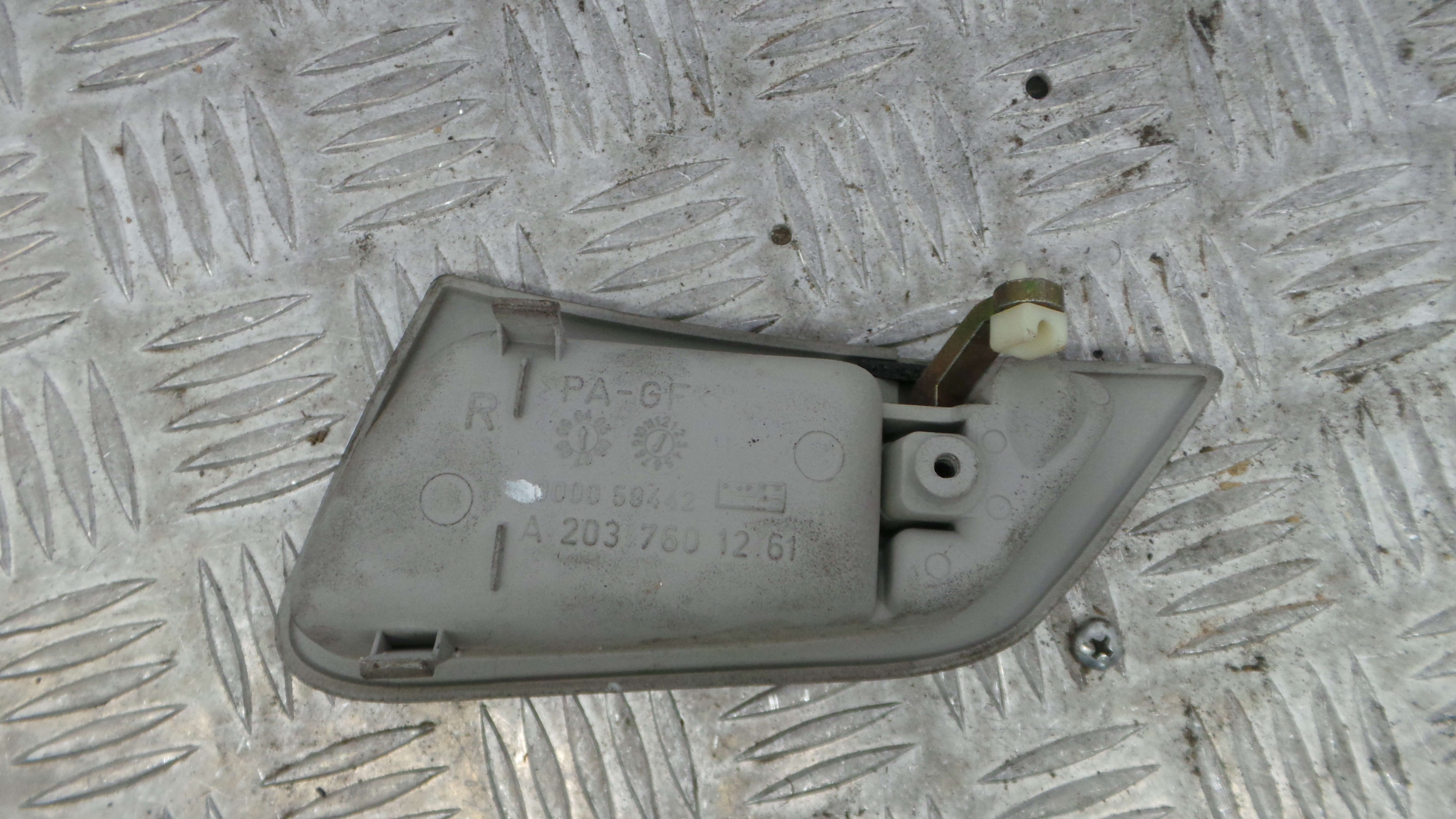 Puxador Interior Frente Direita A2037601261 - MERCEDES-BENZ C-CLASS Coupé (CL203), C-CLASS Coupe Sp-36141556