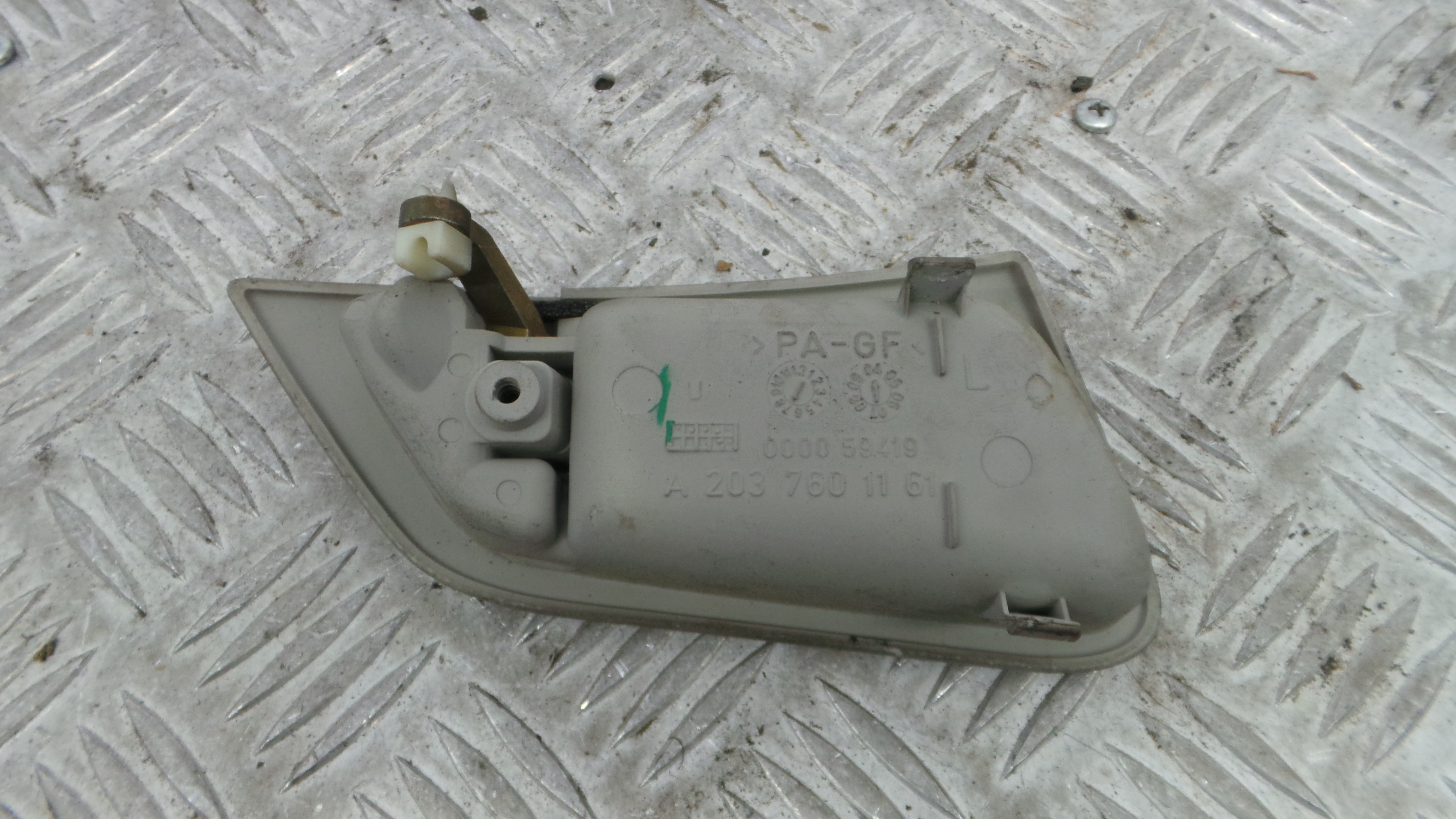 Puxador Interior Frente Esquerdo A2037601161 - MERCEDES-BENZ C-CLASS Coupé (CL203), C-CLASS Coupe S-36141559