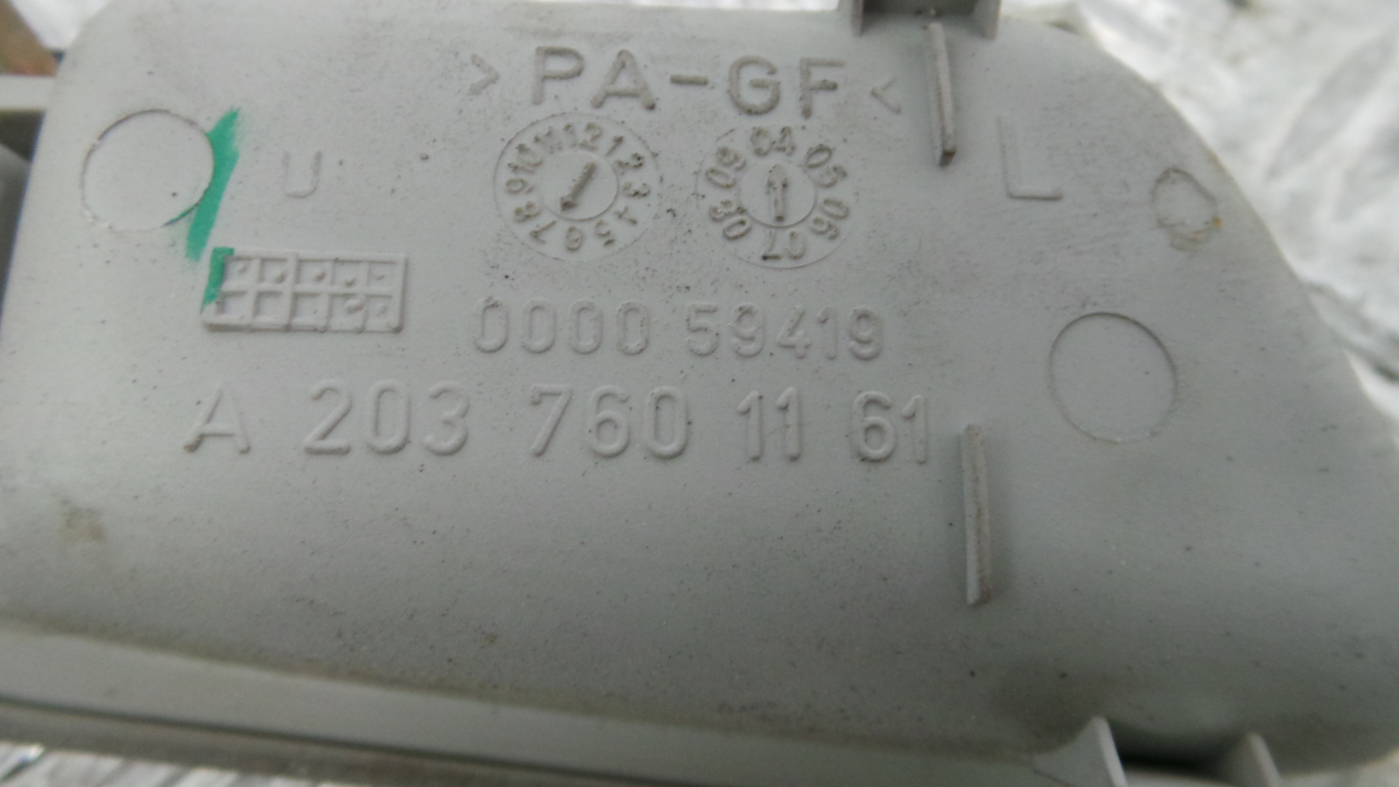 Puxador Interior Frente Esquerdo A2037601161 - MERCEDES-BENZ C-CLASS Coupé (CL203), C-CLASS Coupe S-36141559