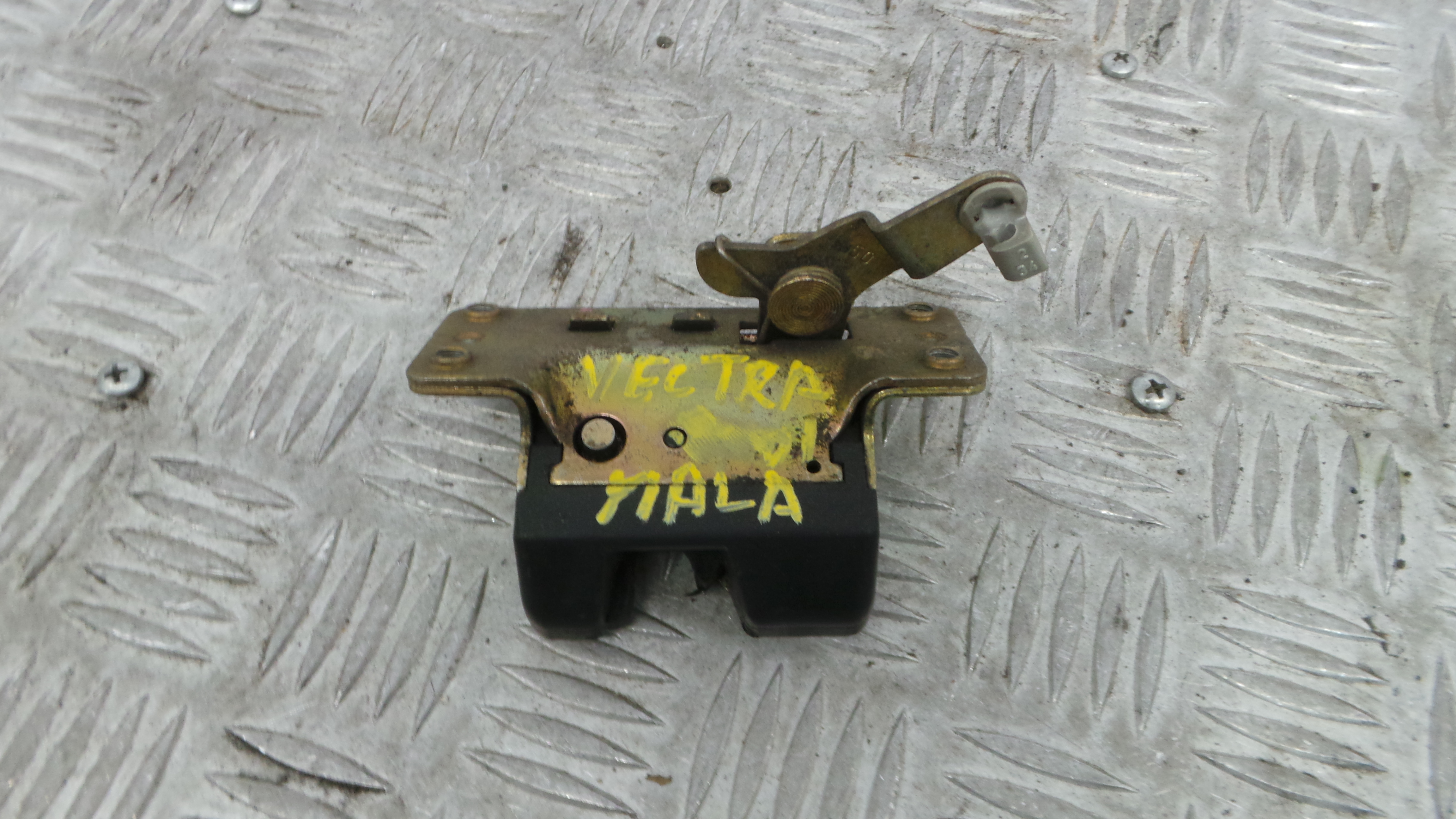 Fecho Mala  90563999 - OPEL VECTRA B Combi (J96)-36713791