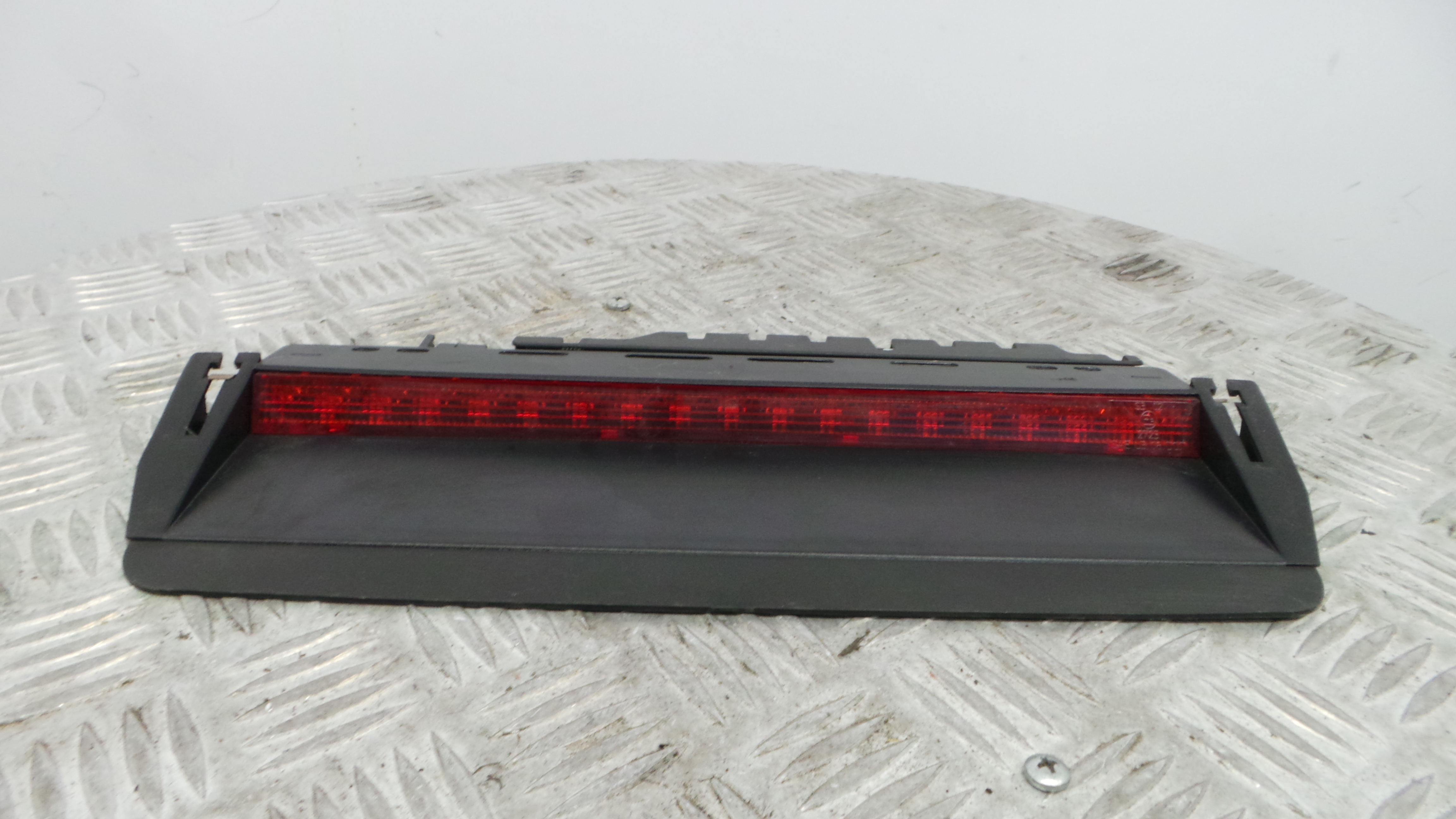 Farolim Stop Central / Luz de Stop Adicional 3C8945087 - VW PASSAT CC B6 (357)-36156858 Farolim Stop Central / Luz de Stop Adicional 3C8945087 - VW PASSAT CC B6 (357)-36156858