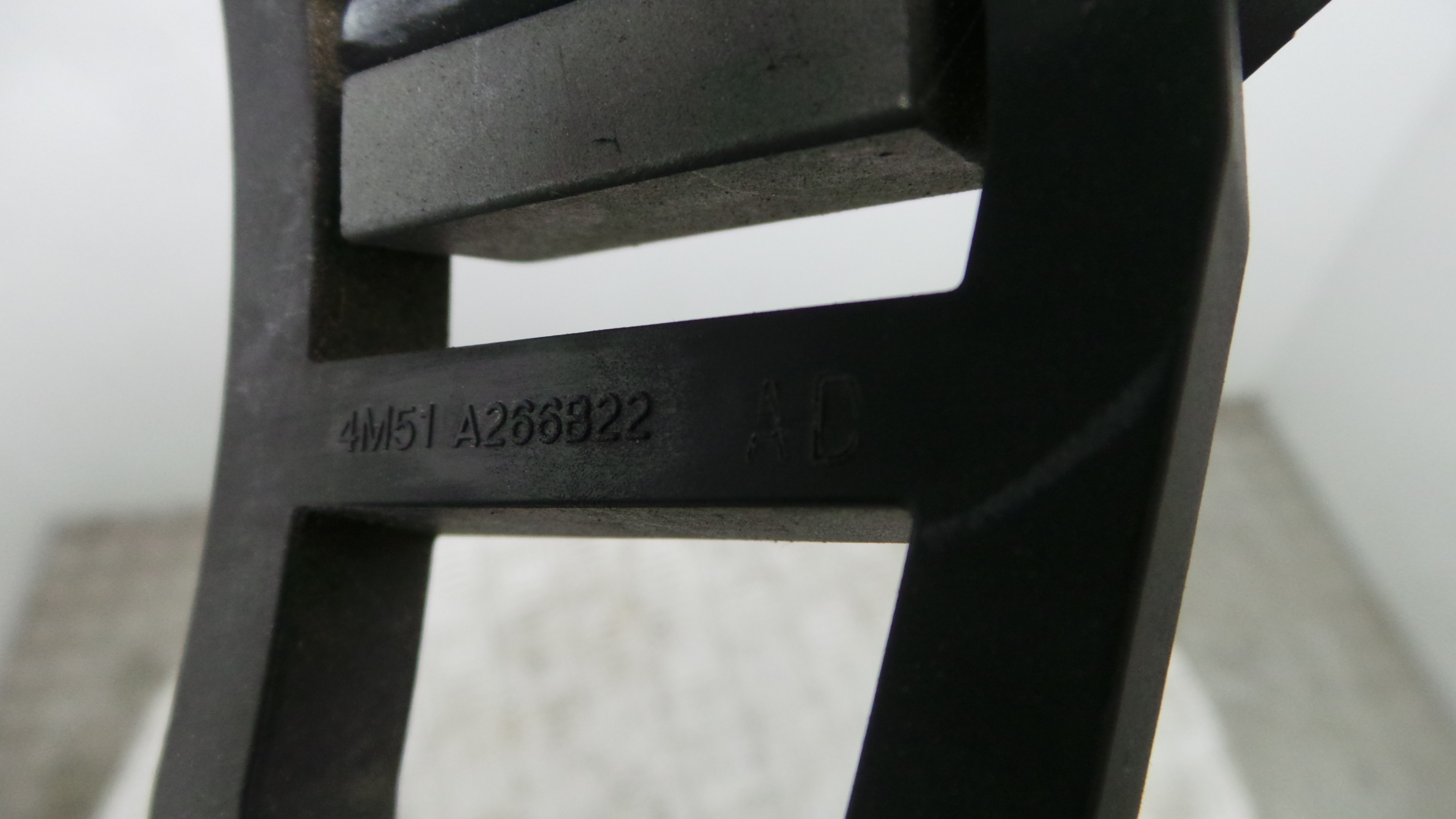 Puxador Exterior Trás Direita   4M51-A266B22-AD - FORD FOCUS II Station Wagon (DA_, FFS, DS), FOCUS-36157598