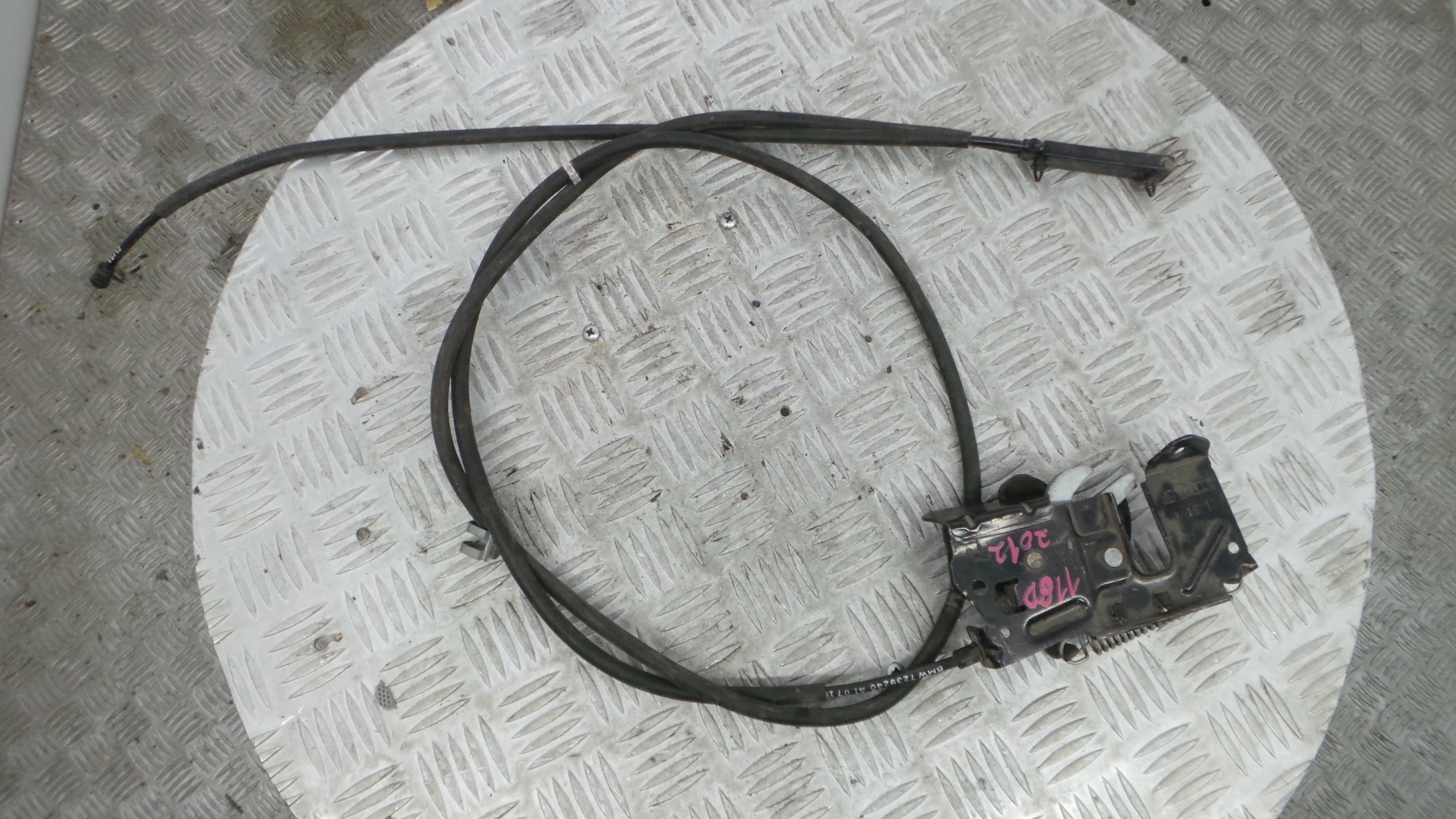 Fecho do Capot 51.23-7242548 - BMW 1 (F20), 1 Sports Hatch (F20)-36157679