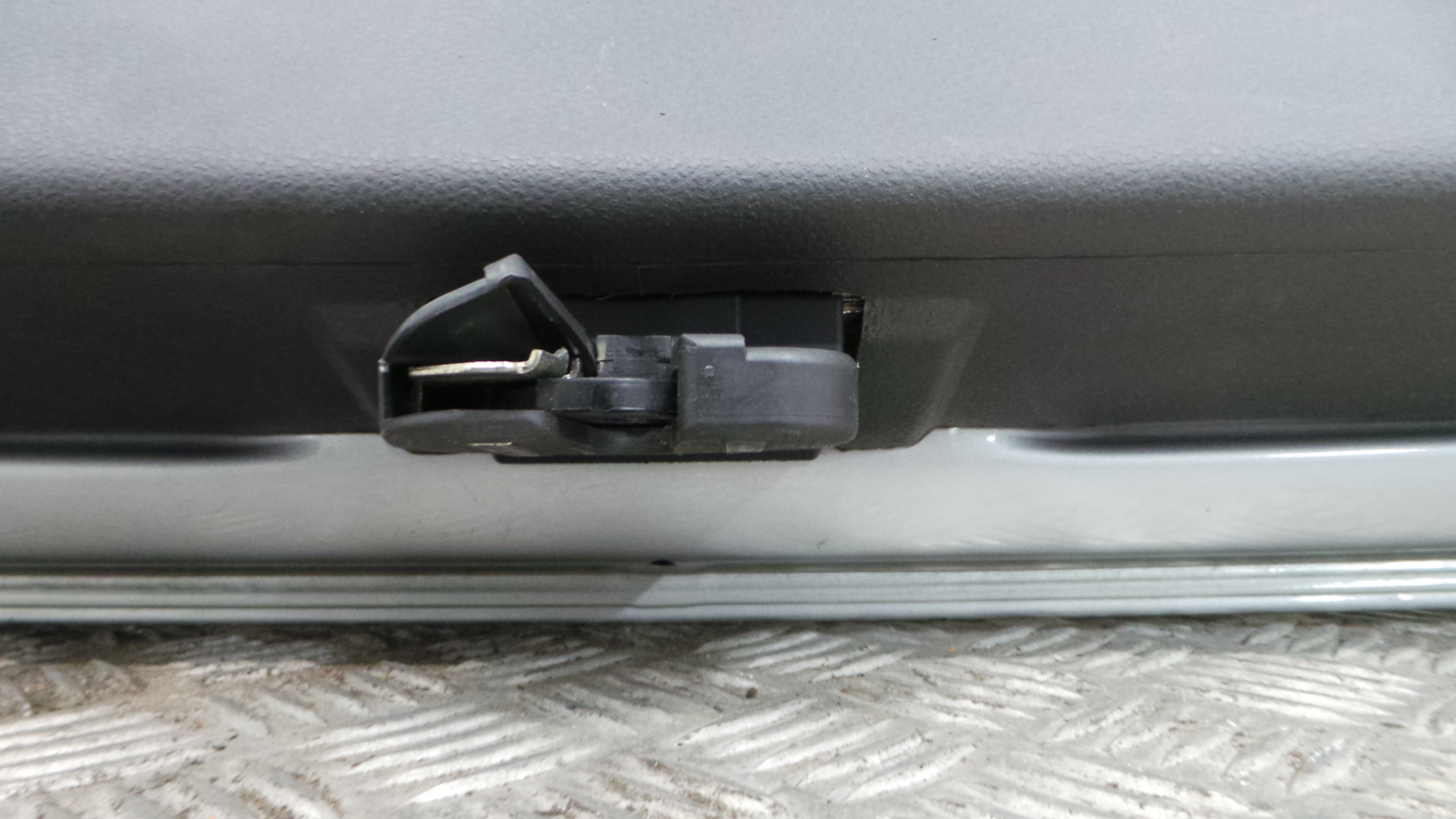 Fecho Mala  6Q6827505E - VW POLO (9N_, 9A_)-36157746