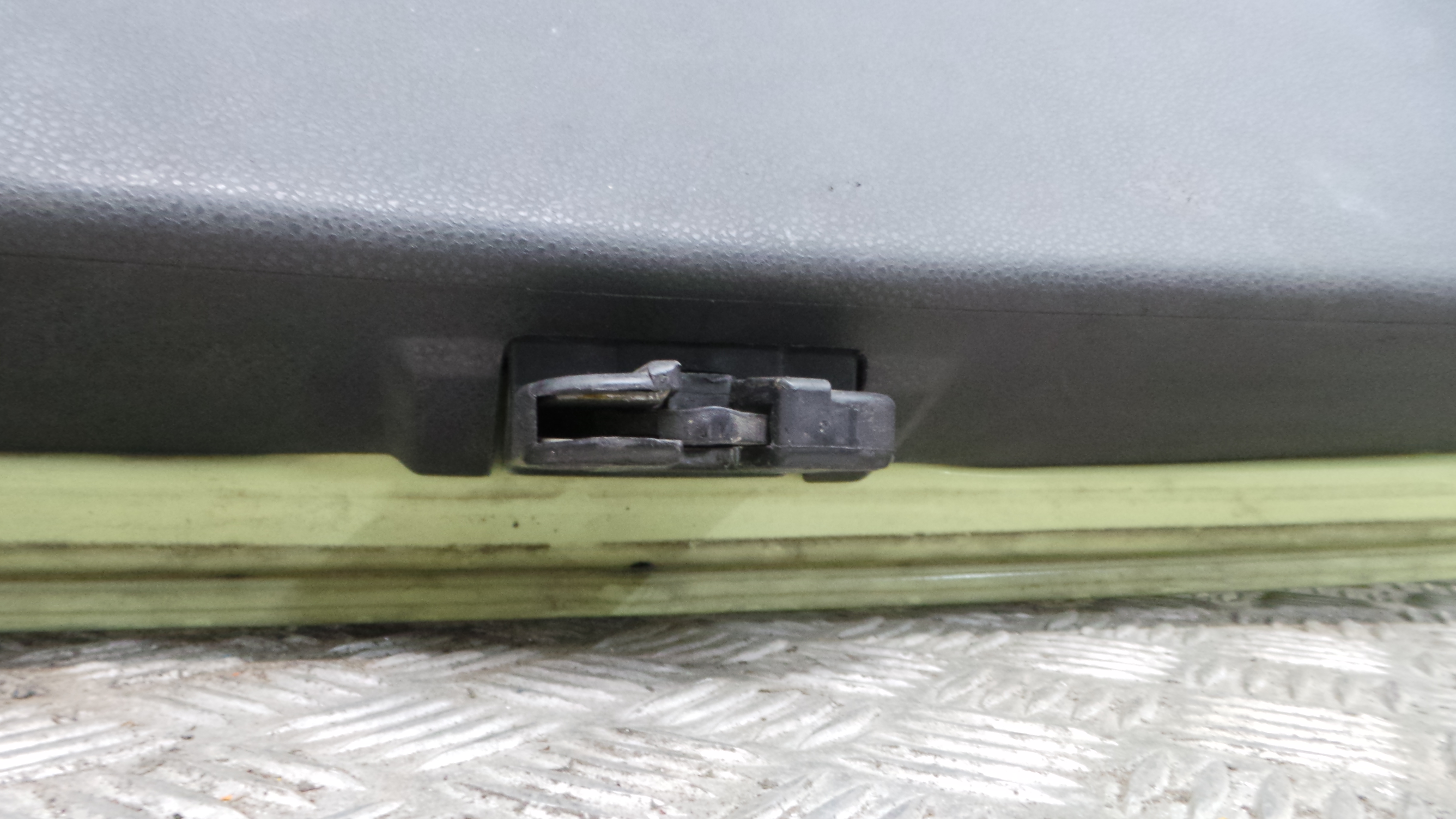 Fecho Mala  6Q6827505E - VW POLO (9N_, 9A_)-36160706