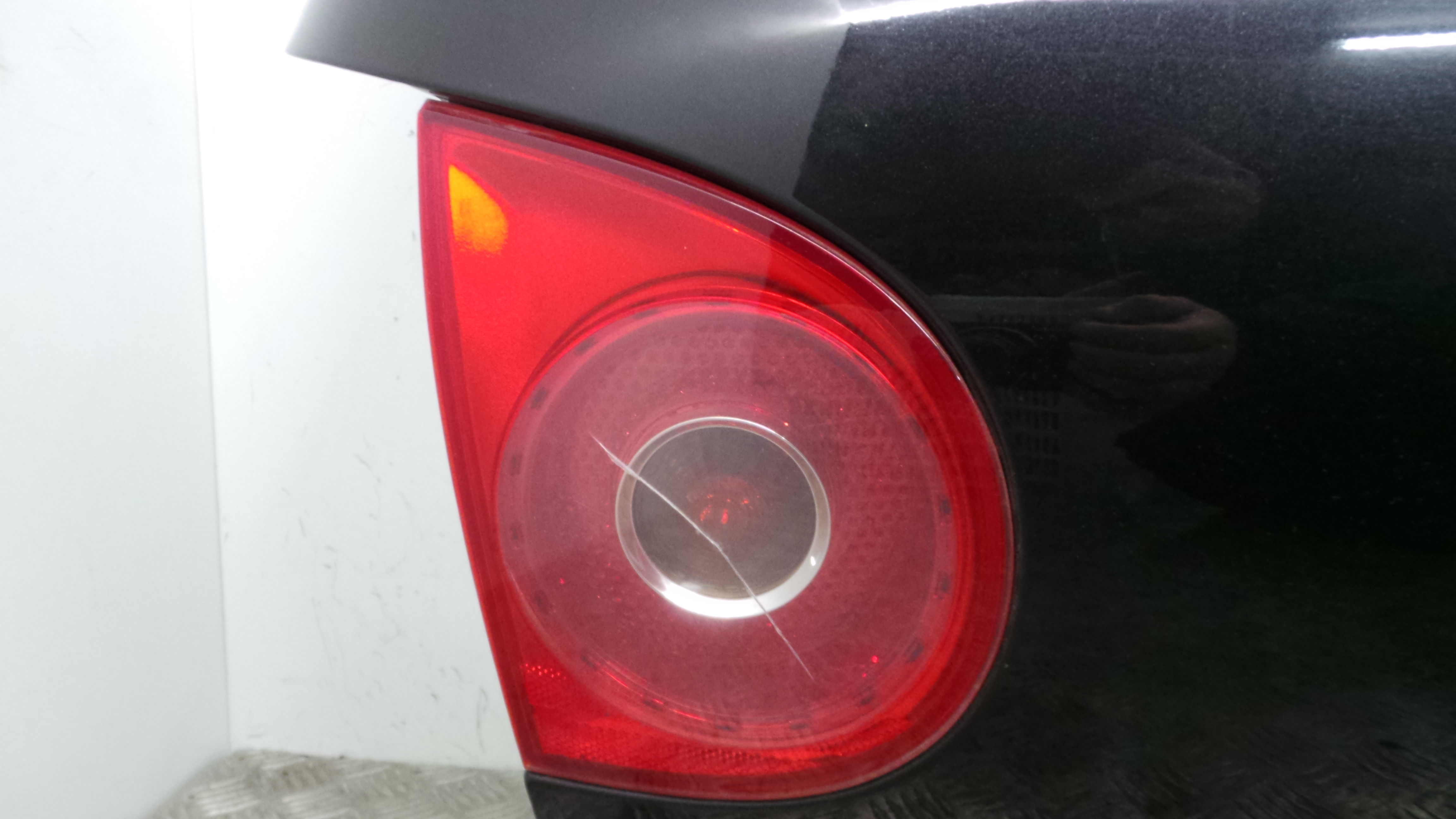 Farolim Mala Trás Esq  1K6945093E - VW GOLF V (1K1)-36160716