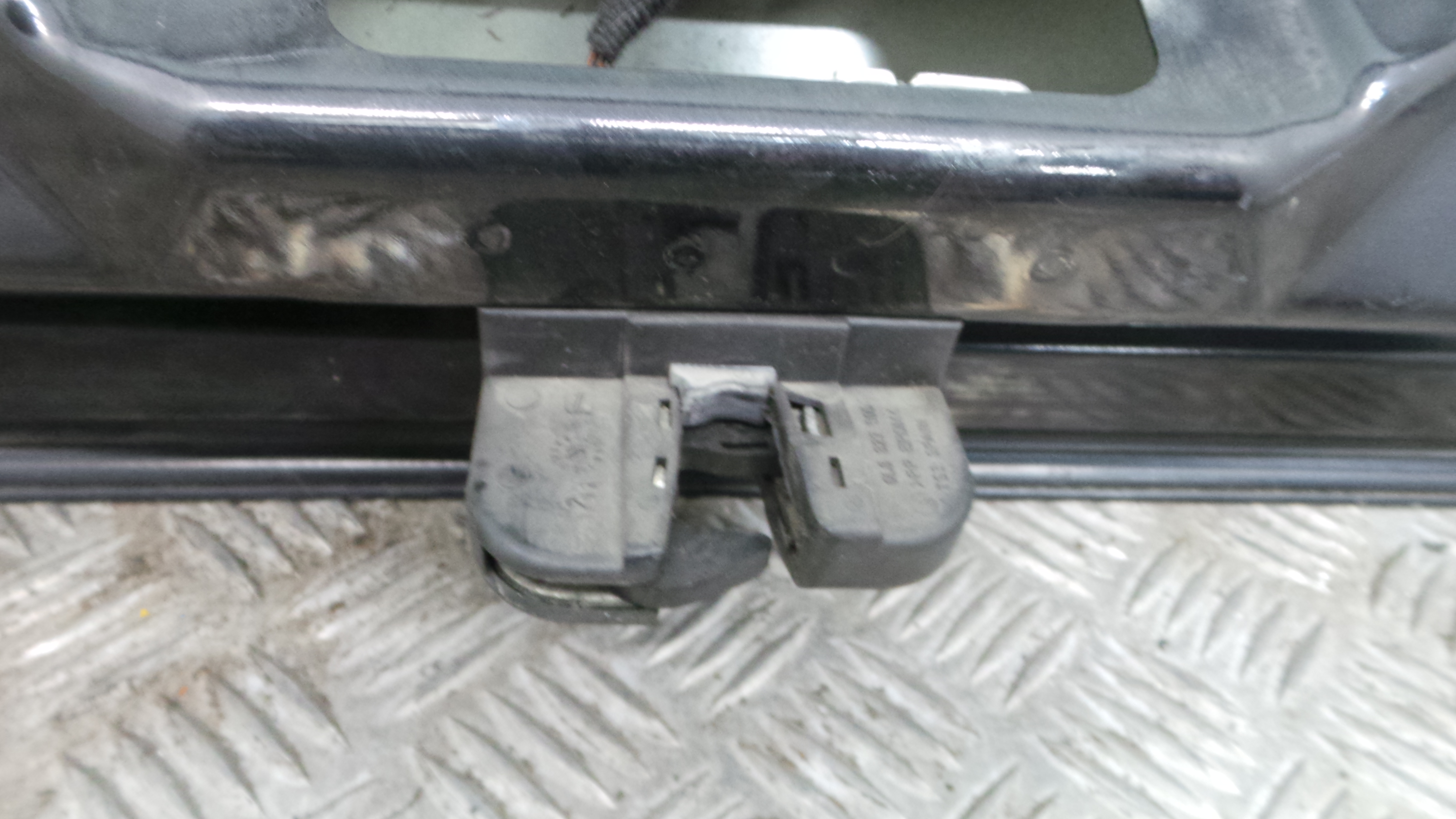 Fecho Mala  6L6827505A - SEAT IBIZA III (6L1), IBIZA Mk III (6L1)-36186809