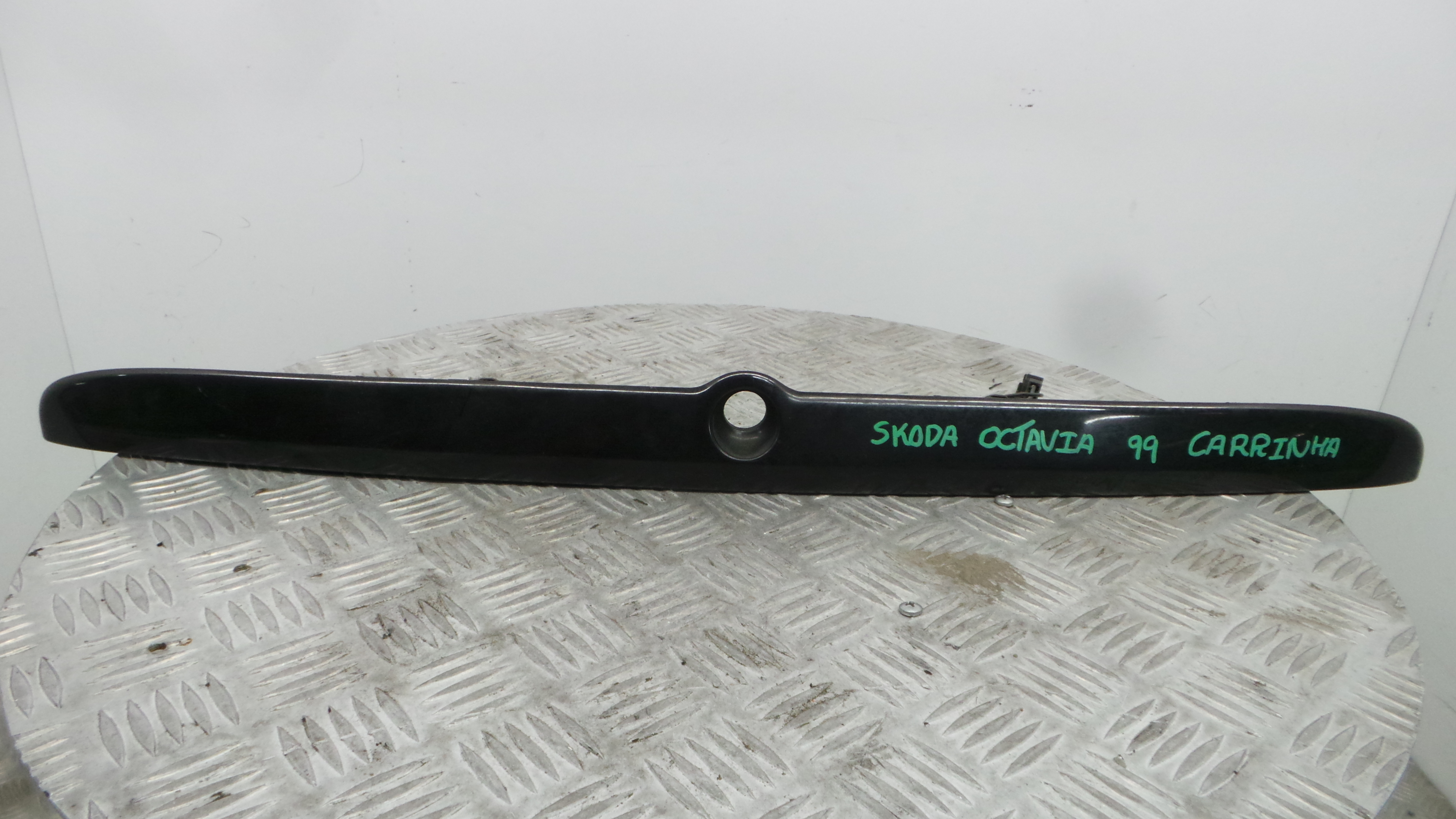 Puxador Exterior da Tampa da Mala 1U6827574C - SKODA OCTAVIA II Combi (1Z5)-36593348 Puxador Exterior da Tampa da Mala 1U6827574C - SKODA OCTAVIA II Combi (1Z5)-36593348