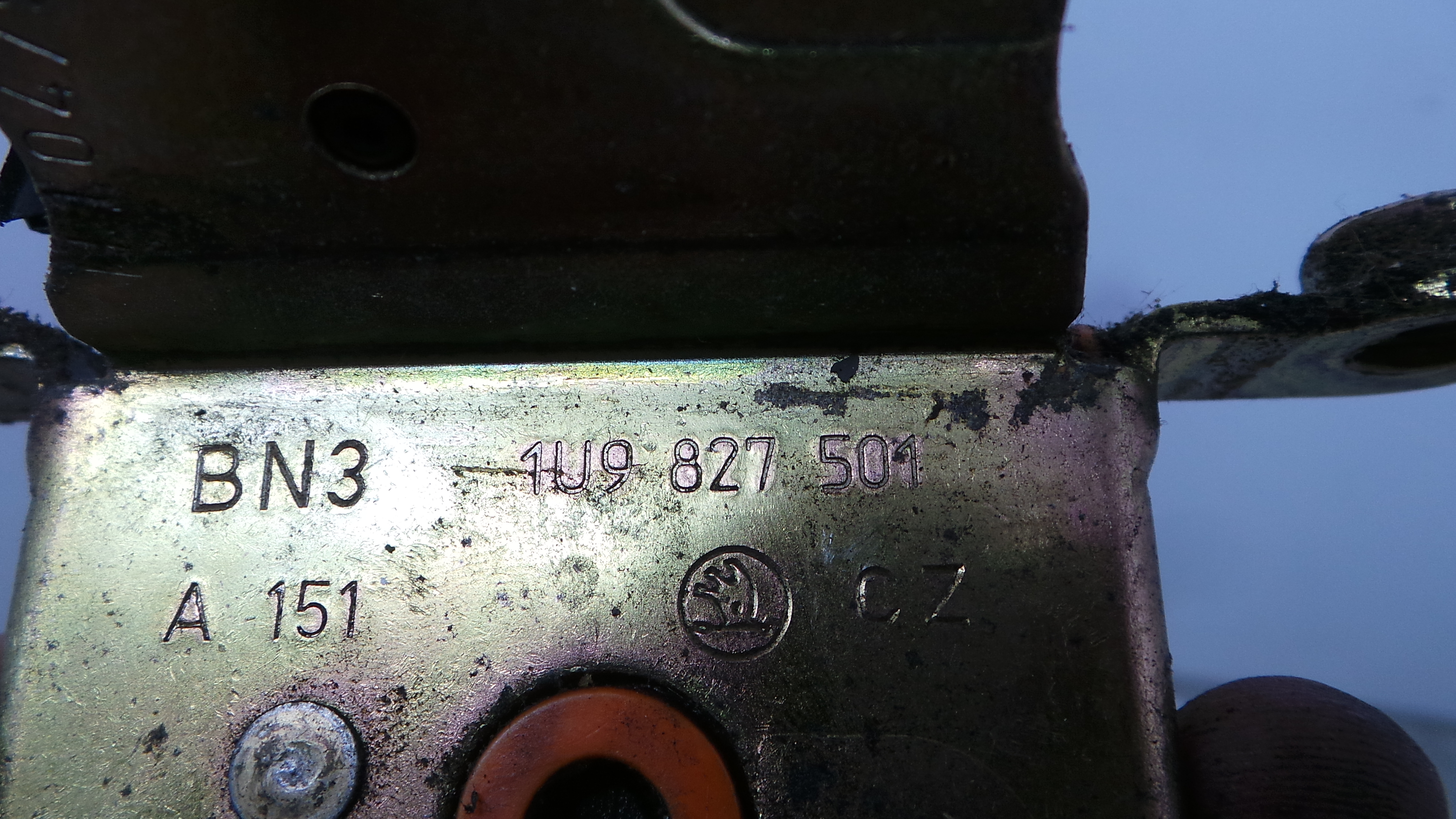 Fecho Mala  1U9827501 - SKODA OCTAVIA II Combi (1Z5)-36593357