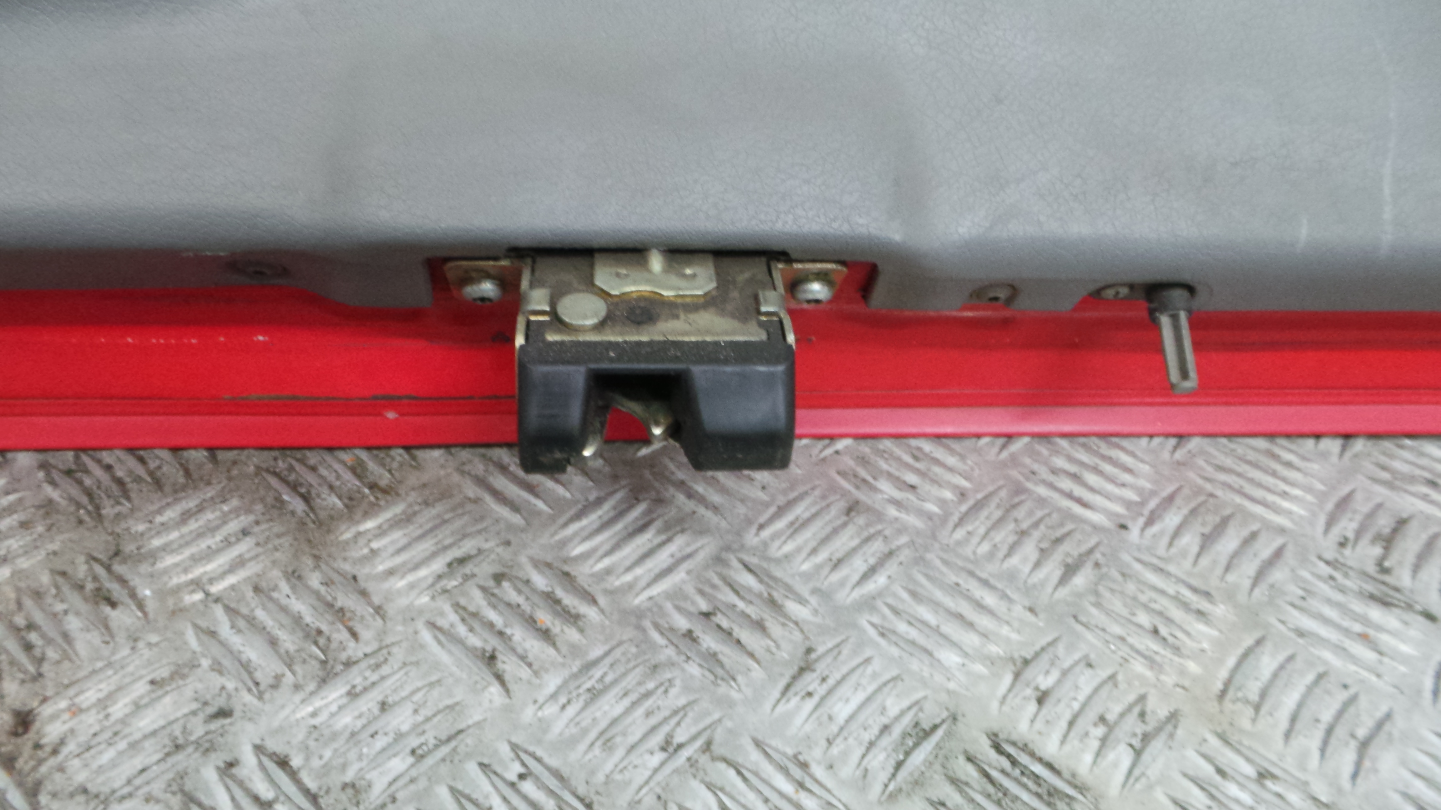 Fecho Mala  90590957 - OPEL ASTRA F Hatchback (T92)-36187523