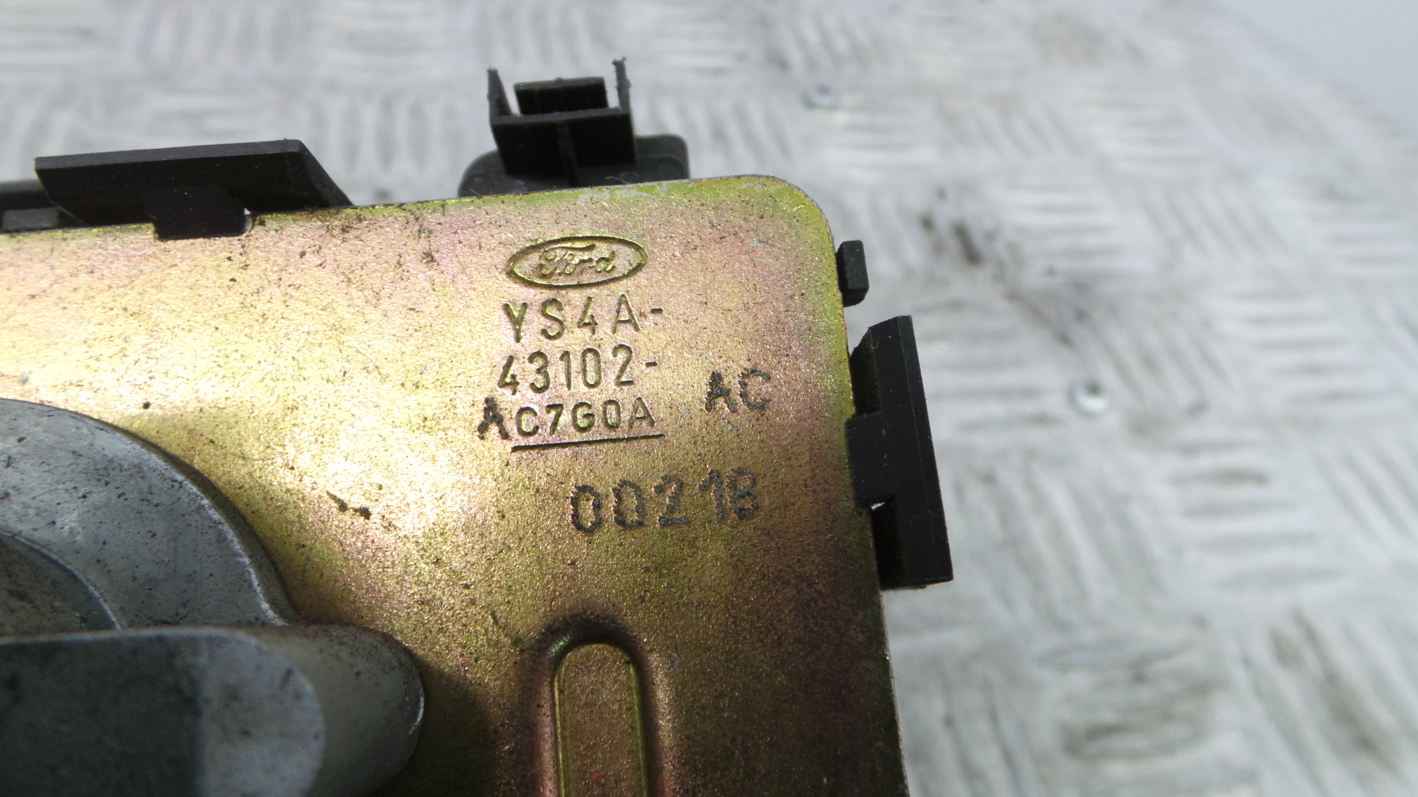 Fecho Mala  YS4A-43102-AC - FORD FOCUS I (DAW, DBW)-36636334