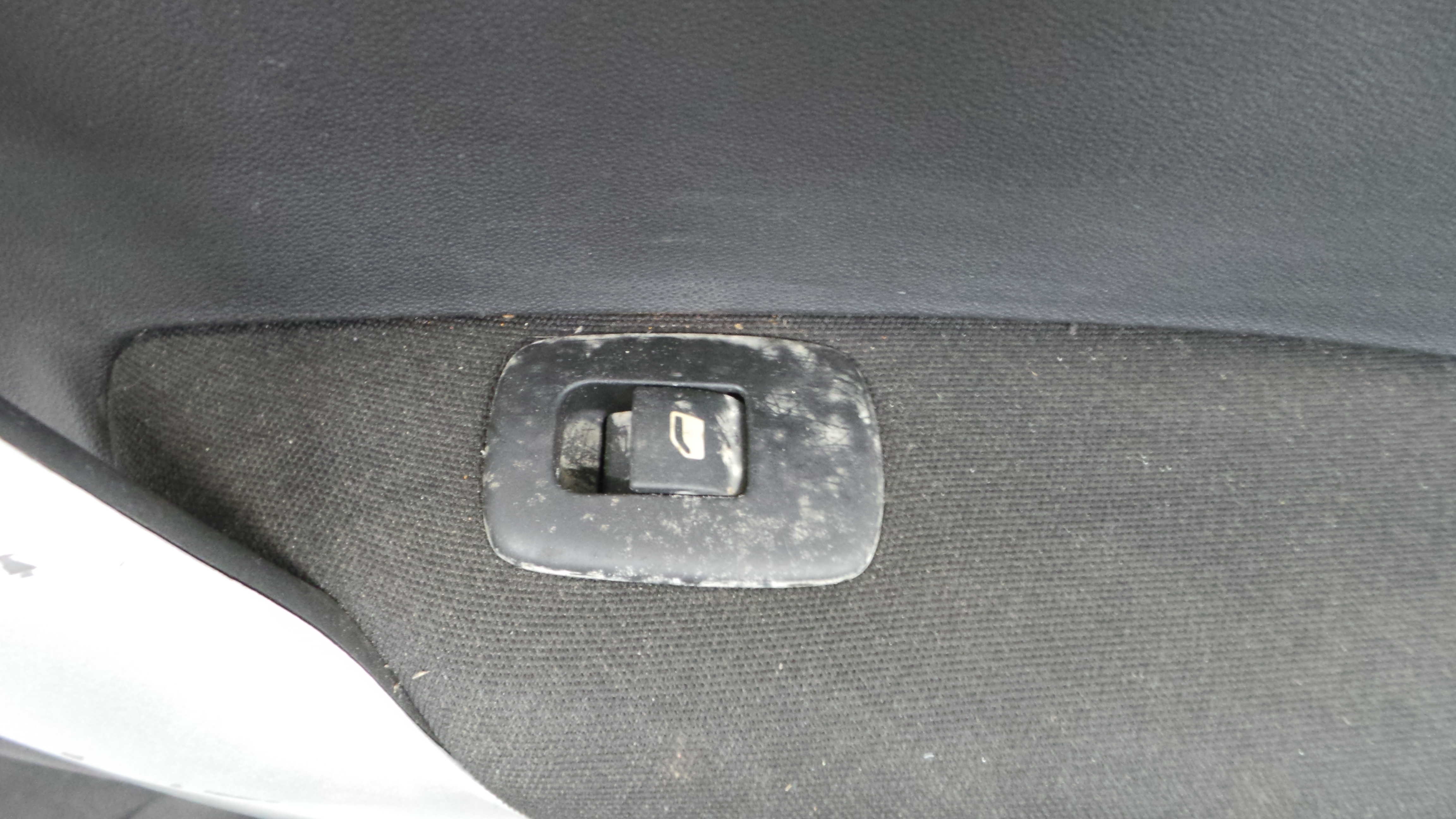 Interruptor / Comando Elevador Vidro Trás Dto  - CITROËN C3 II (SC_)-36187778