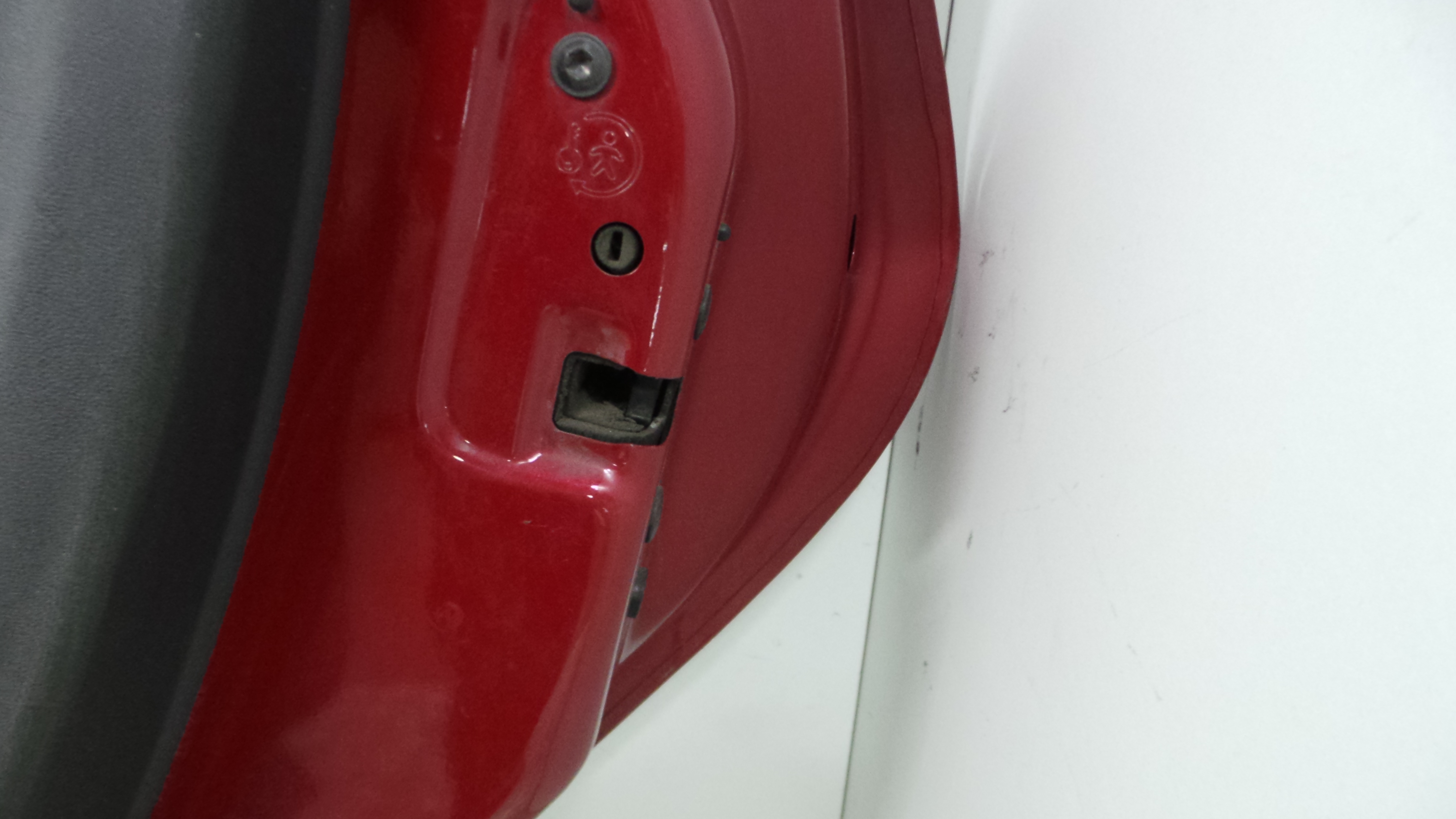 Fecho da Porta Trás Dto 9812501180 - PEUGEOT 208 I (CA_, CC_)-36191345