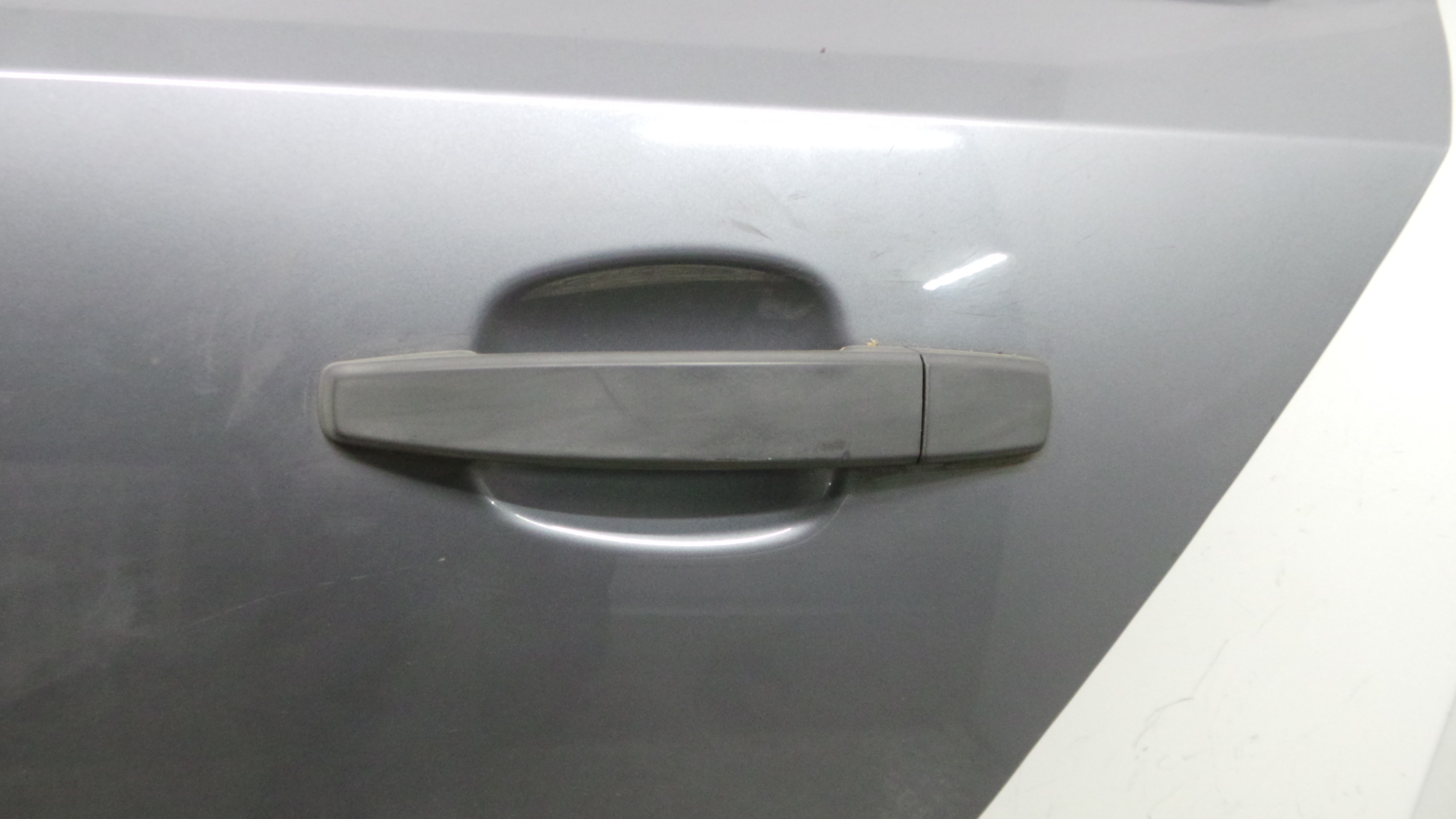 Puxador Exterior Trás esquerdo 13142770 - OPEL ASTRA H (A04)-36191354