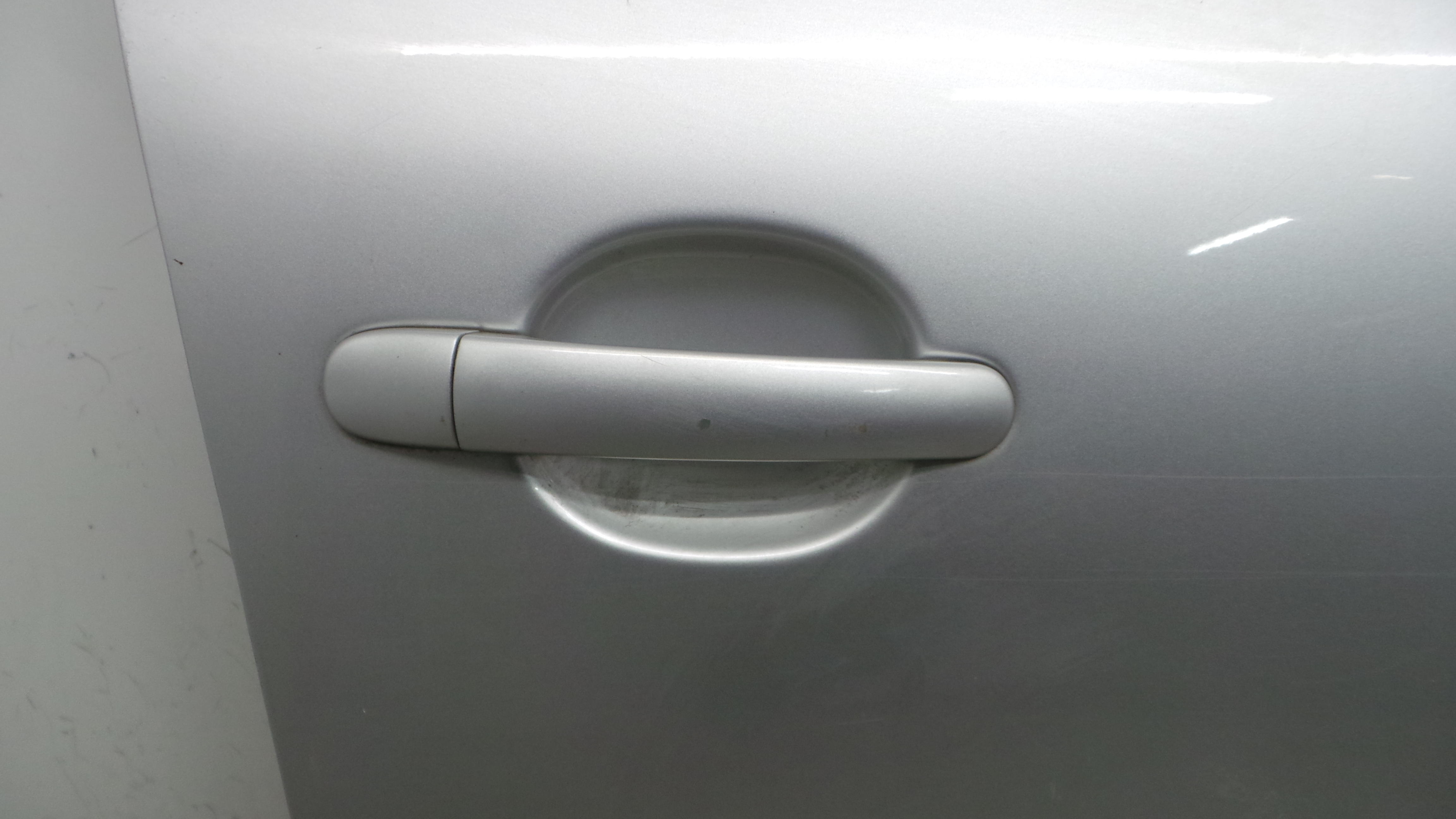 Puxador Exterior Frente Direita  3B0837205G - VW GOLF V (1K1)-36191375