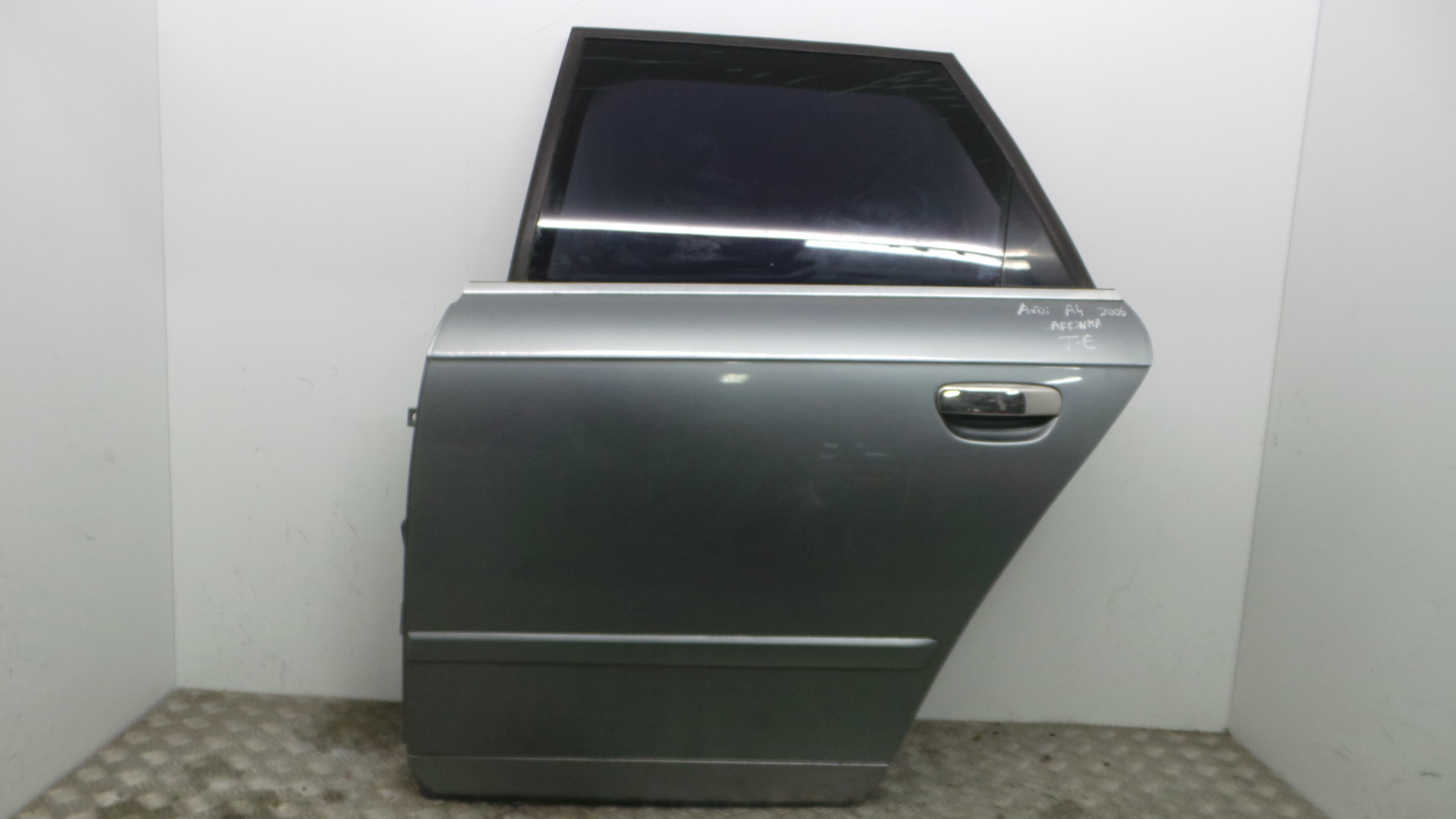 Porta Trás Esq 8E0833051J - AUDI A4 B7 Avant (8ED)-36191416 Porta Trás Esq 8E0833051J - AUDI A4 B7 Avant (8ED)-36191416