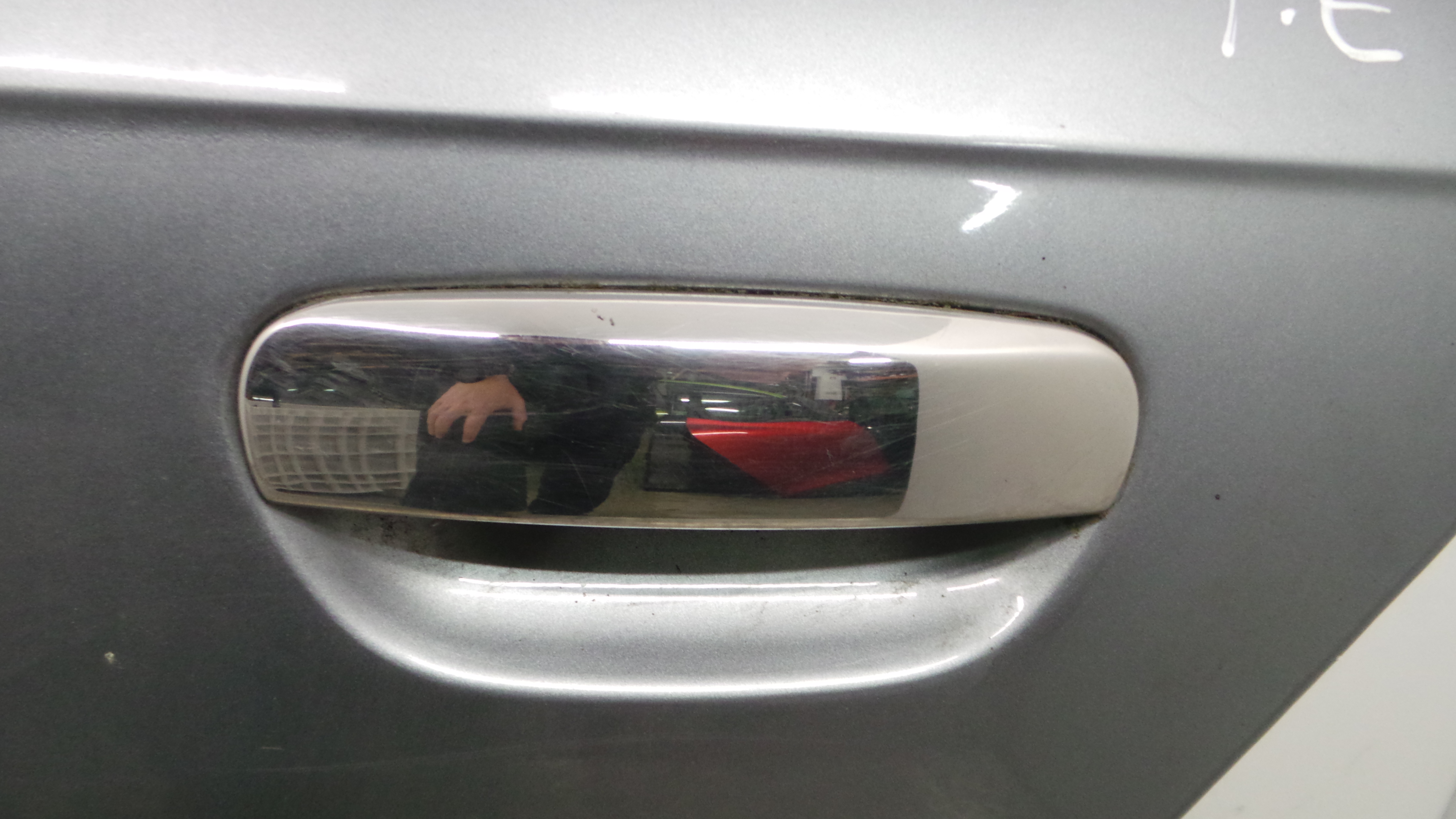 Puxador Exterior Trás esquerdo 8E0839207 - AUDI A4 B7 Avant (8ED)-36191424