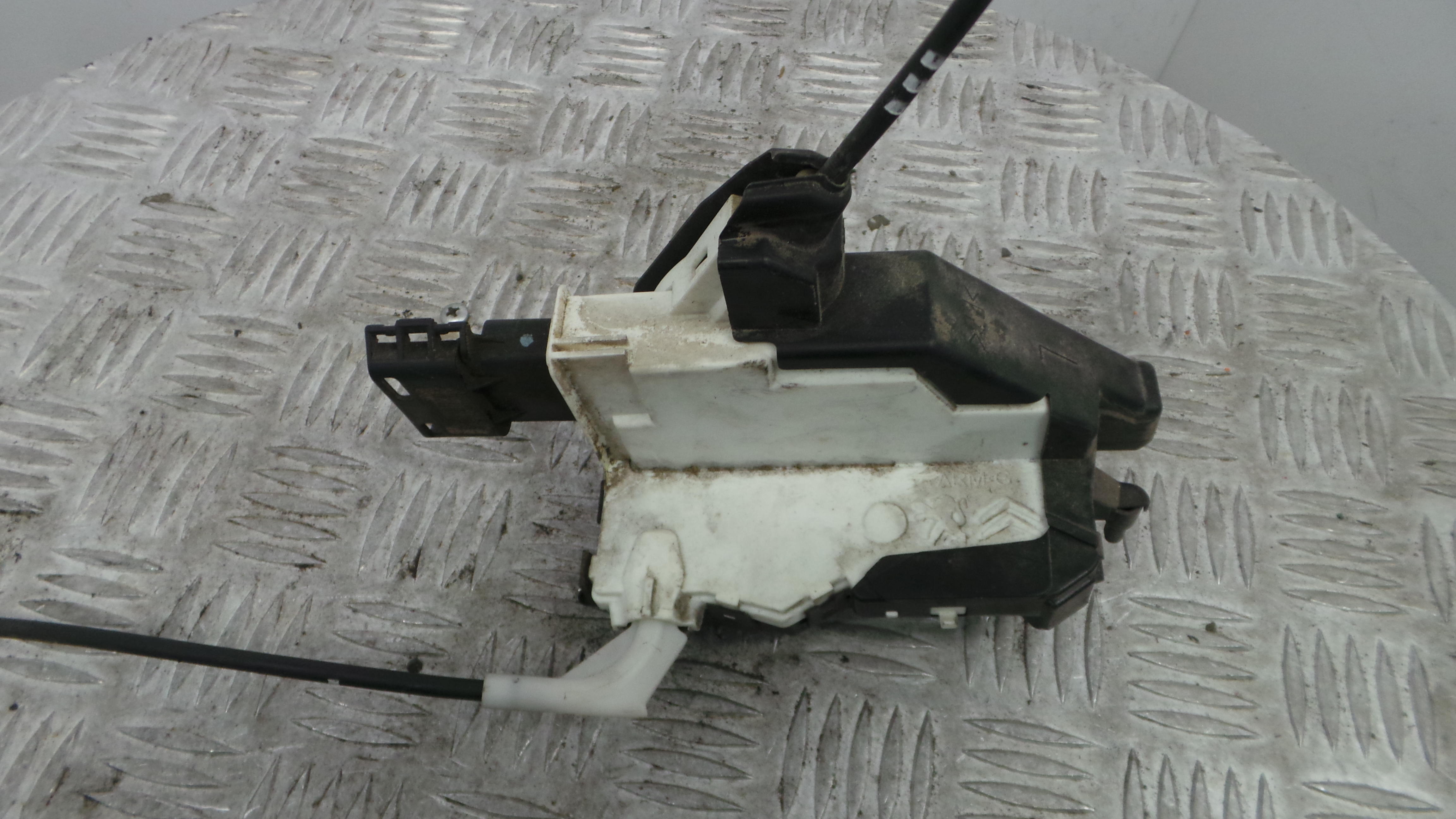 Fecho da Porta Trás Esq 9800625080 - CITROËN C3 II (SC_)-36447960