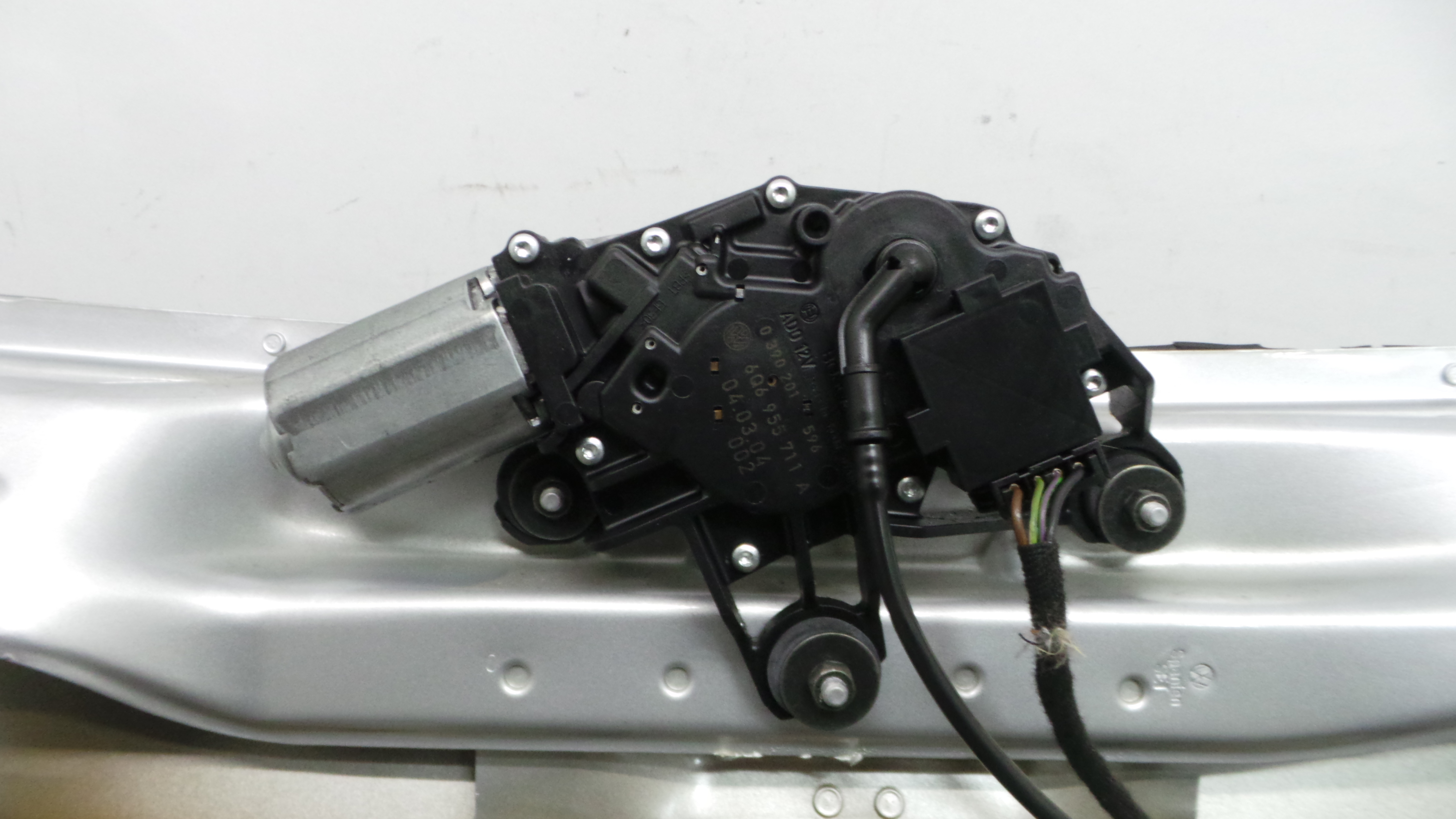 Motor Limpa Vidros Trás 6Q6955711A - VW POLO (9N_, 9A_)-36192356