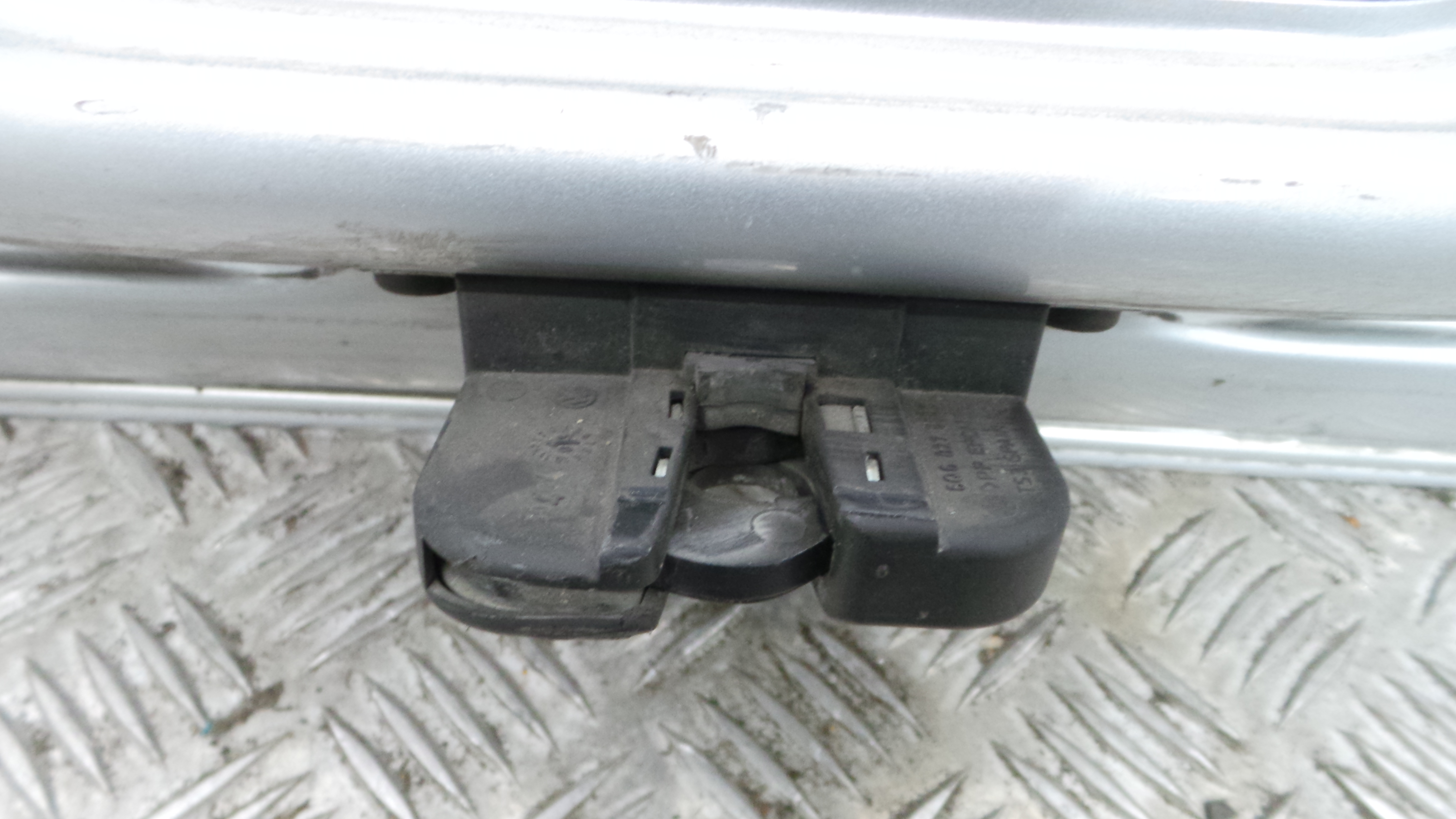 Fecho Mala  6Q6827505E - VW POLO (9N_, 9A_)-36192358