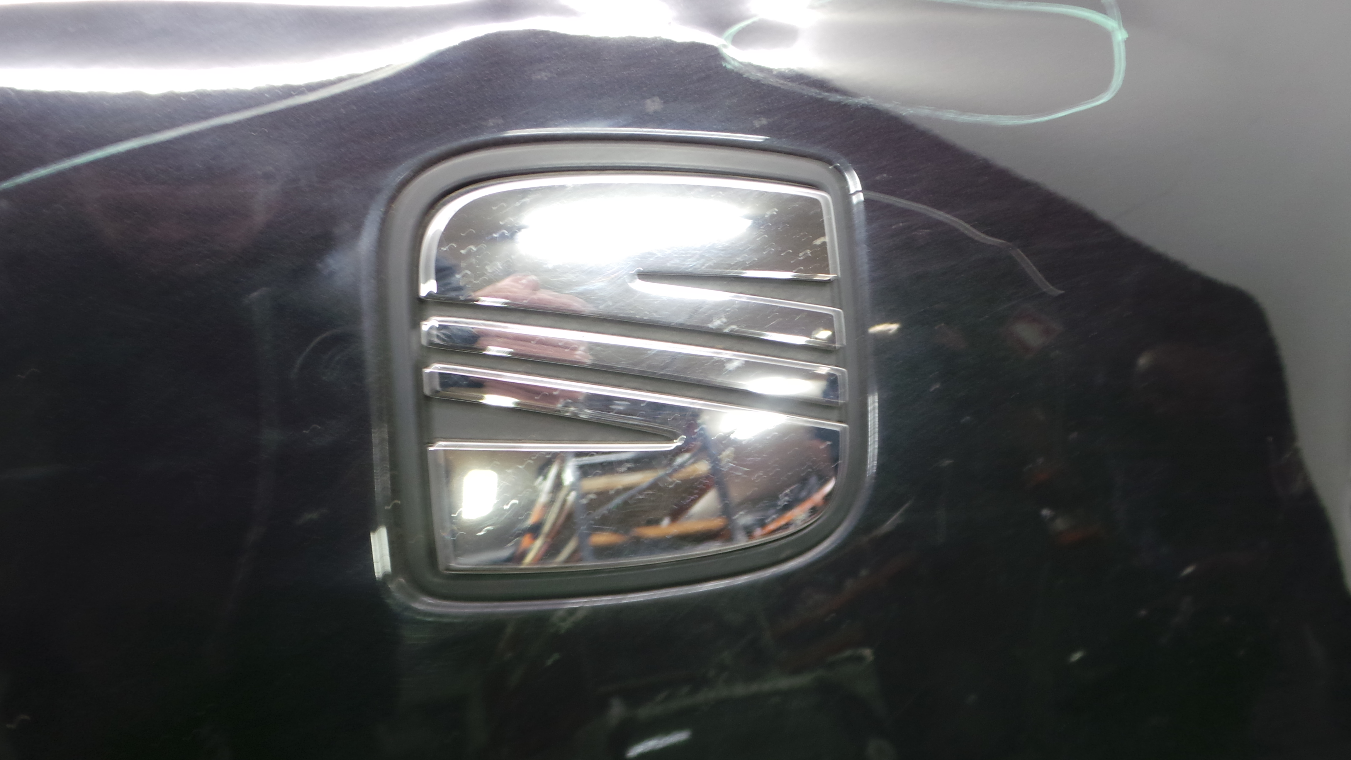 Puxador Exterior da Tampa da Mala 6L6827565C - SEAT CORDOBA (6L2)-36192408