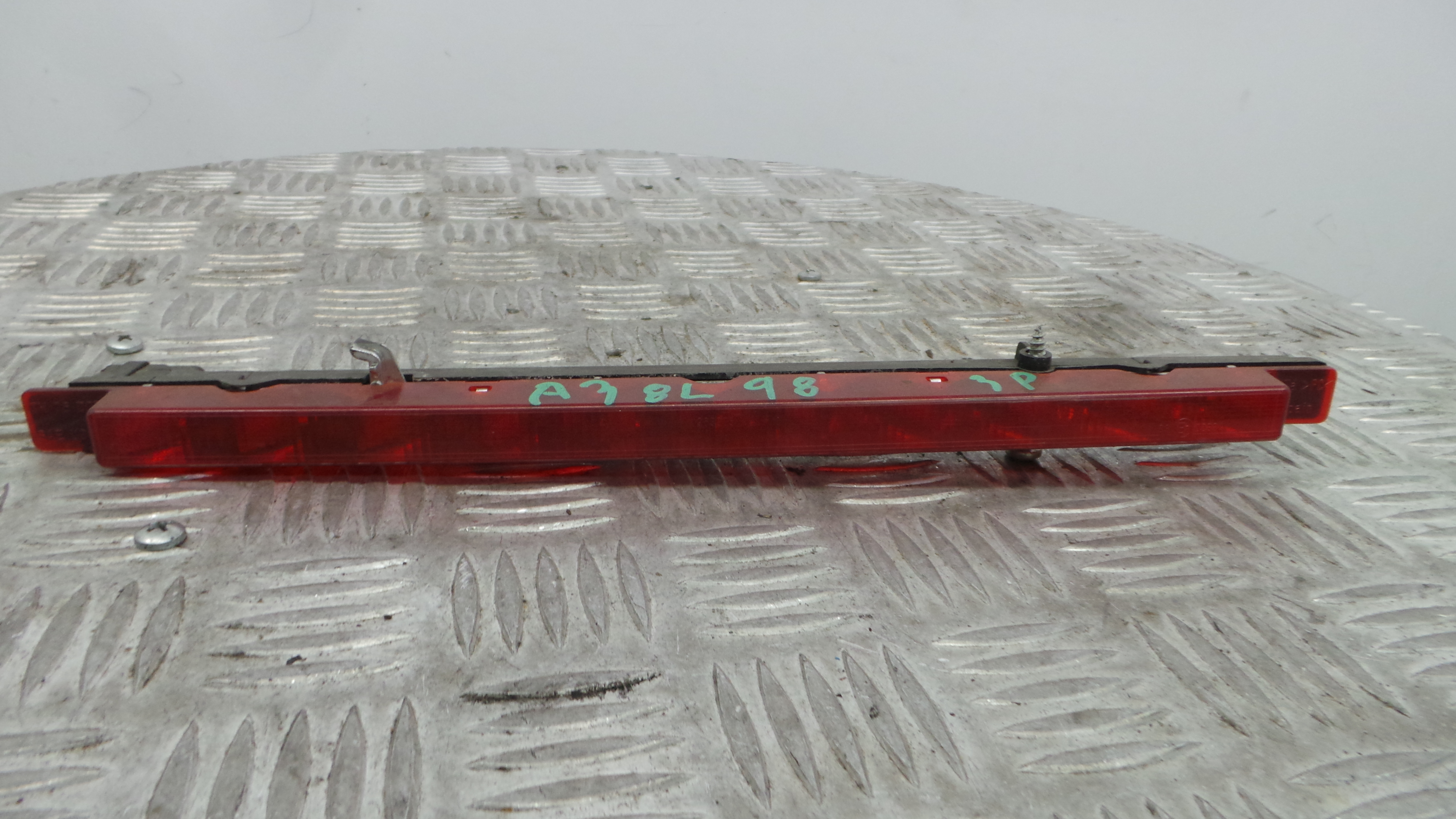 Farolim Stop Central / Luz de Stop Adicional 8D9945097B - AUDI A3 (8L1)-36593360 Farolim Stop Central / Luz de Stop Adicional 8D9945097B - AUDI A3 (8L1)-36593360