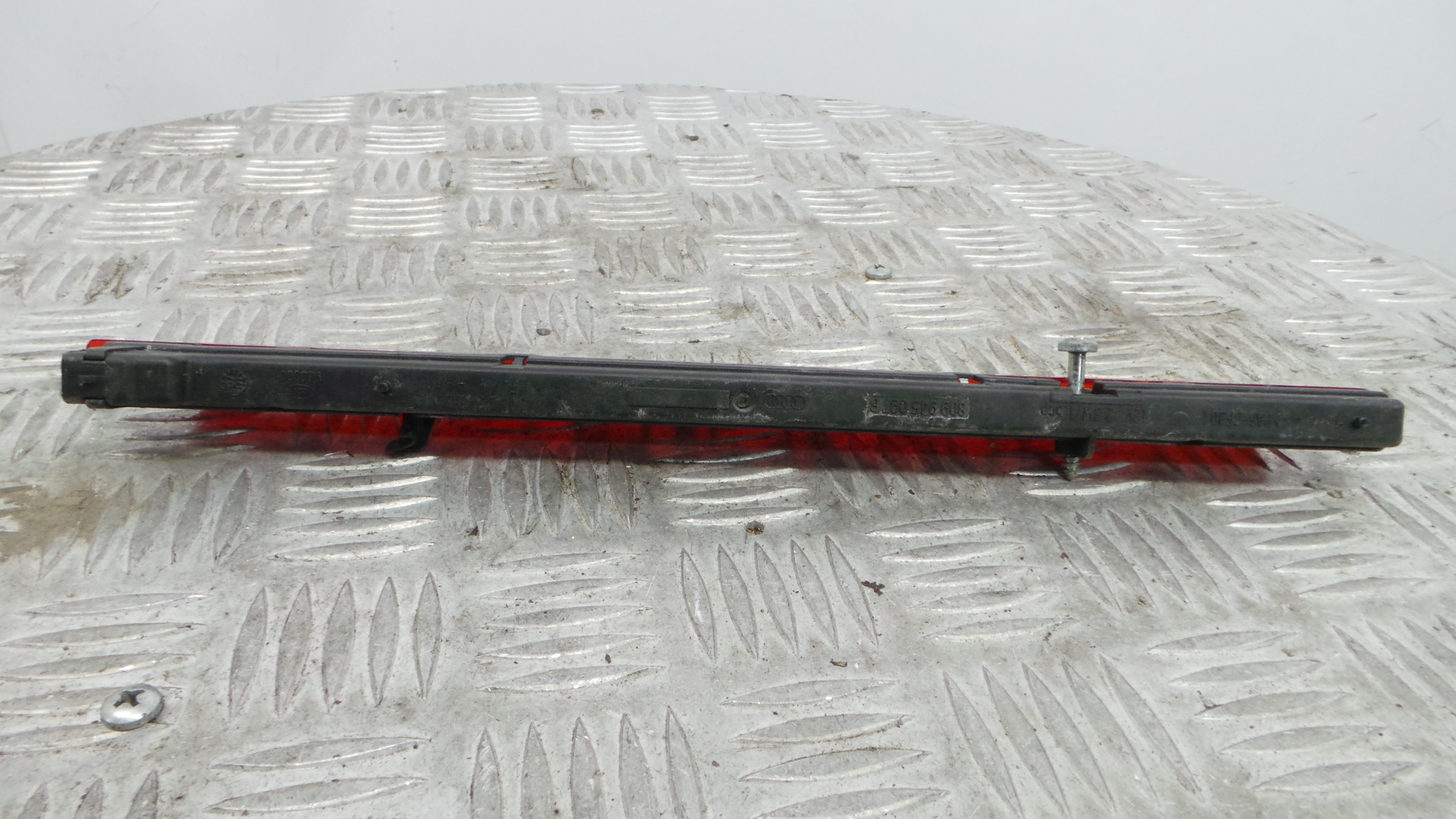 Farolim Stop Central / Luz de Stop Adicional 8D9945097B - AUDI A3 (8L1)-36593360