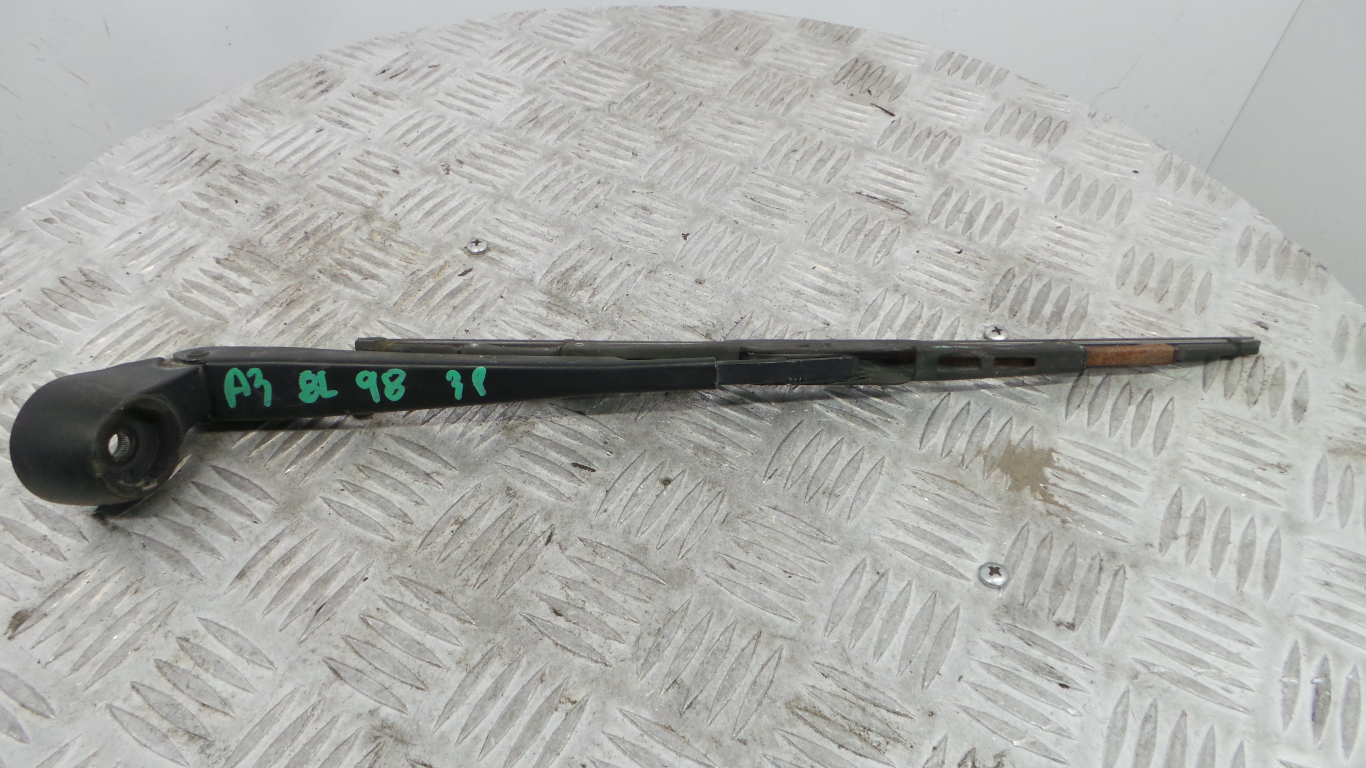 Braço Traseiro Para Brisas 8D9955407 - AUDI A3 (8L1)-36593366