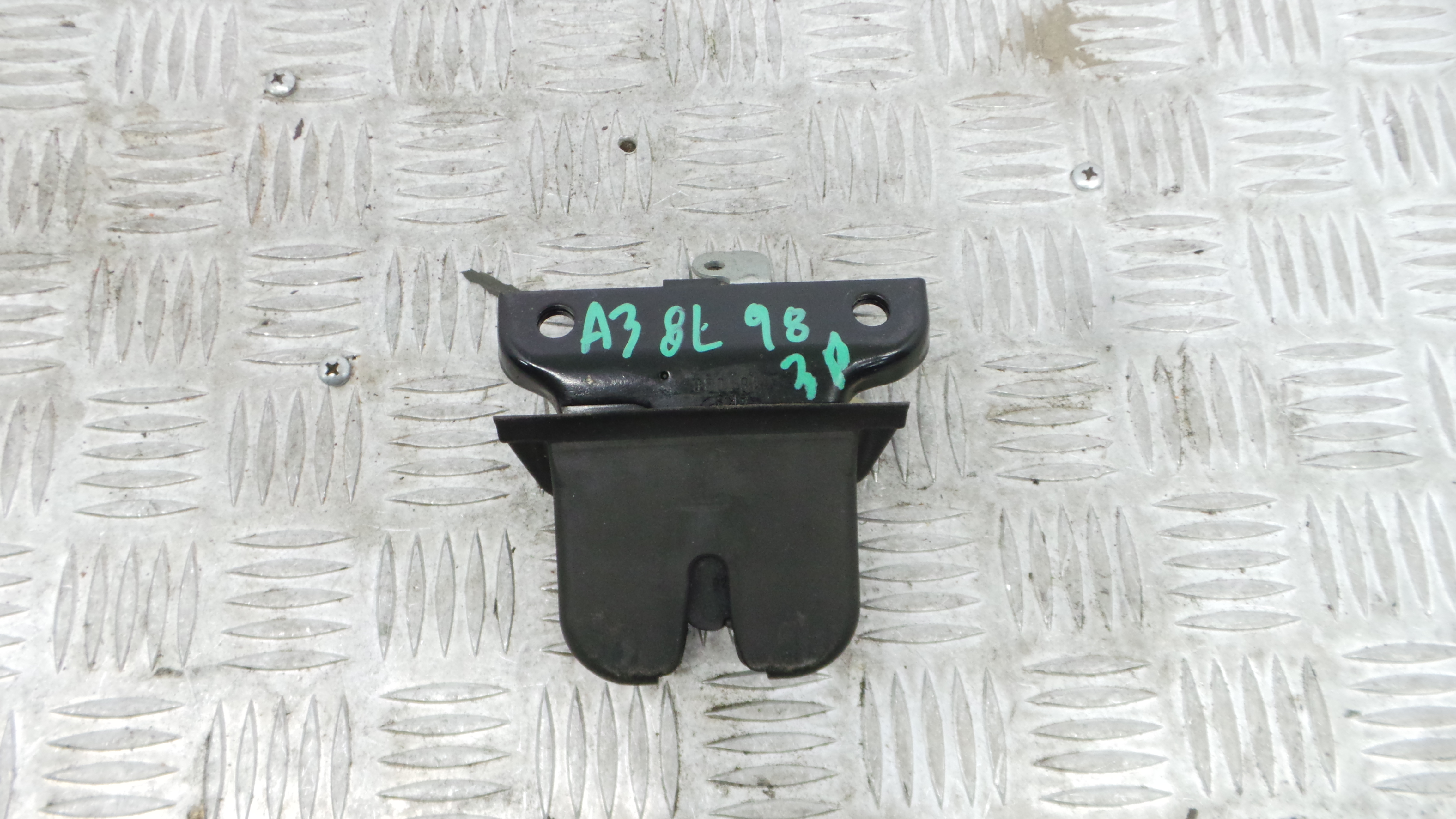 Fecho Mala  8L0827505E - AUDI A3 (8L1)-36593369