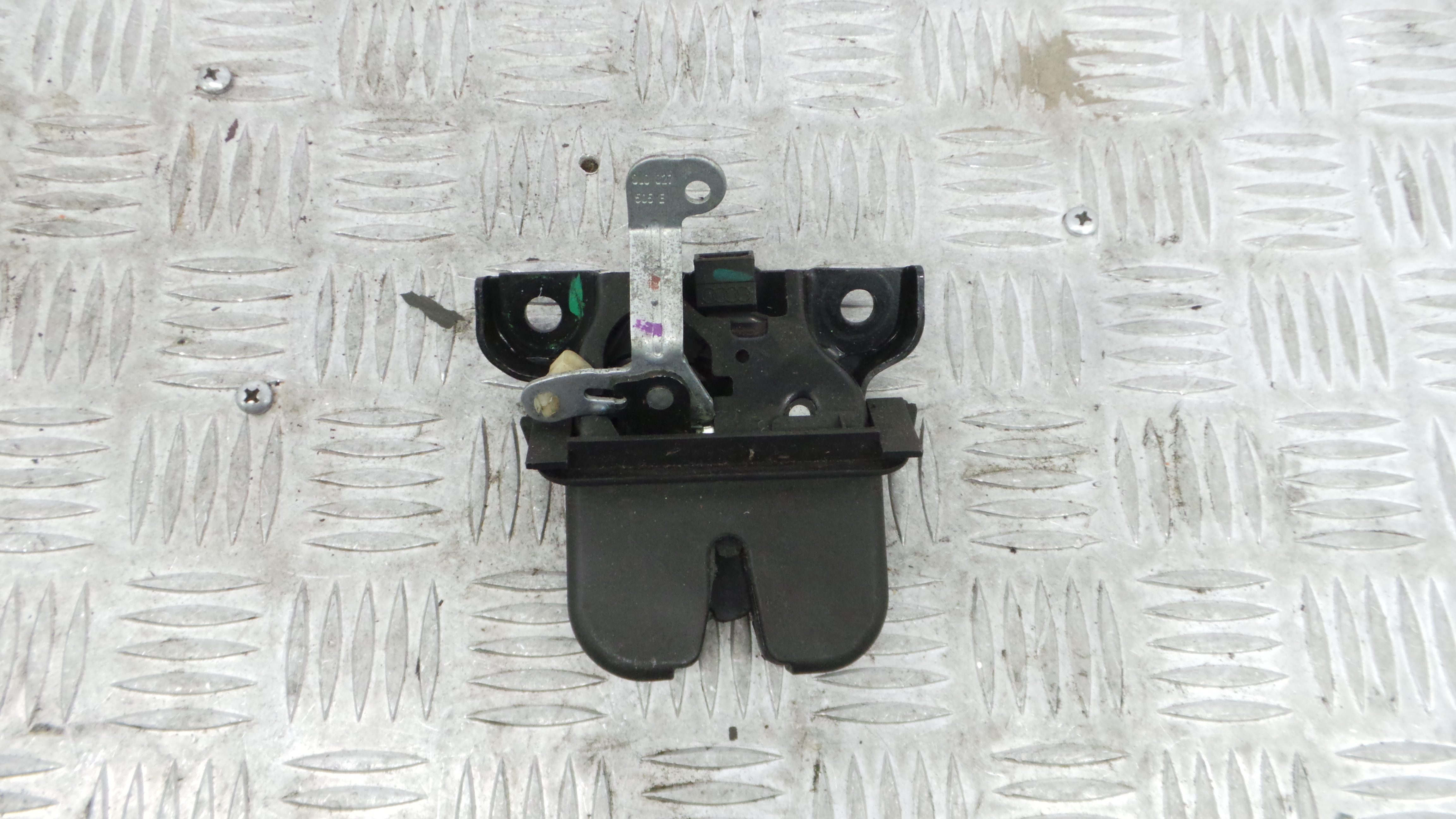 Fecho Mala  8L0827505E - AUDI A3 (8L1)-36593369