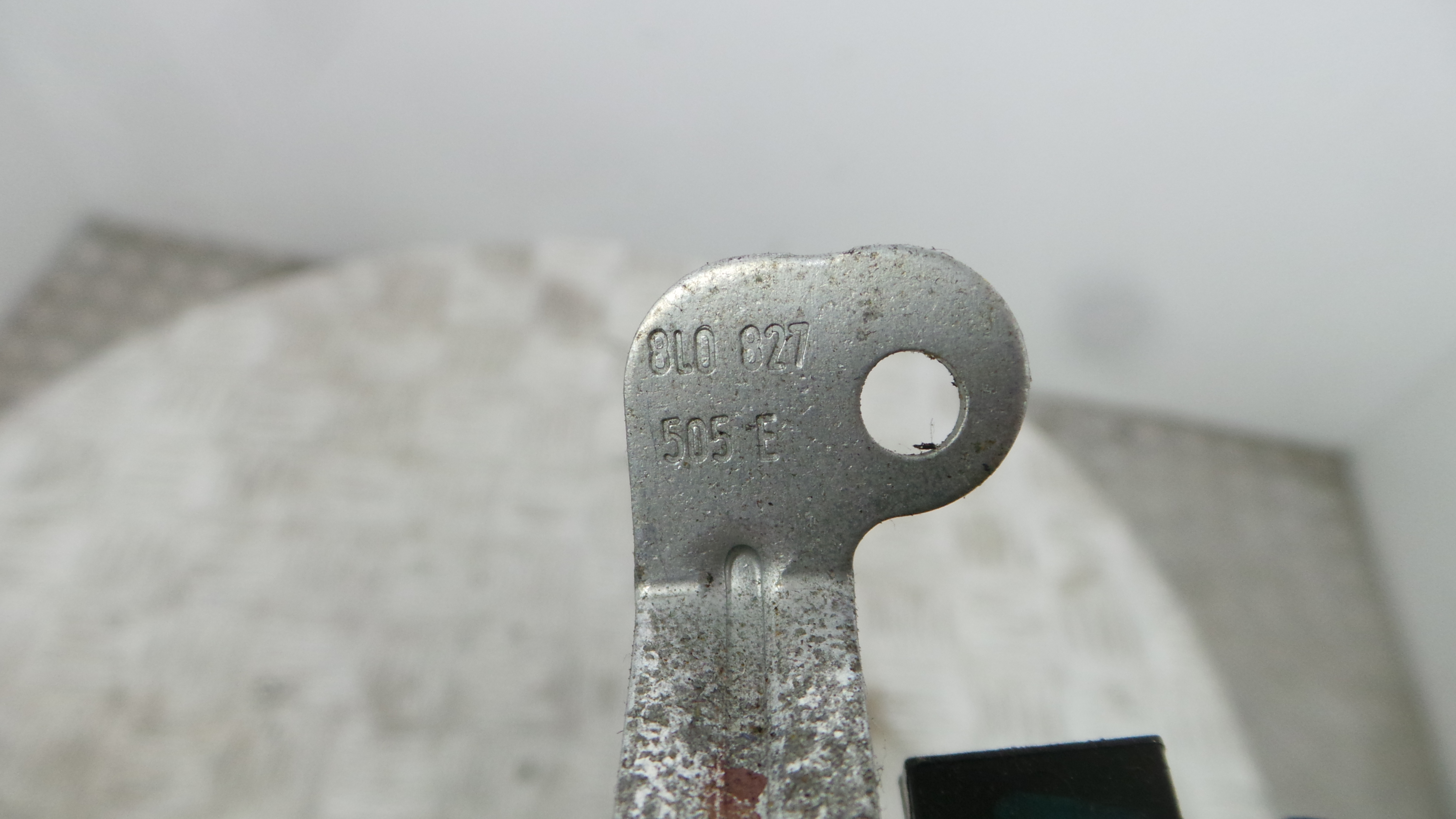 Fecho Mala  8L0827505E - AUDI A3 (8L1)-36593369