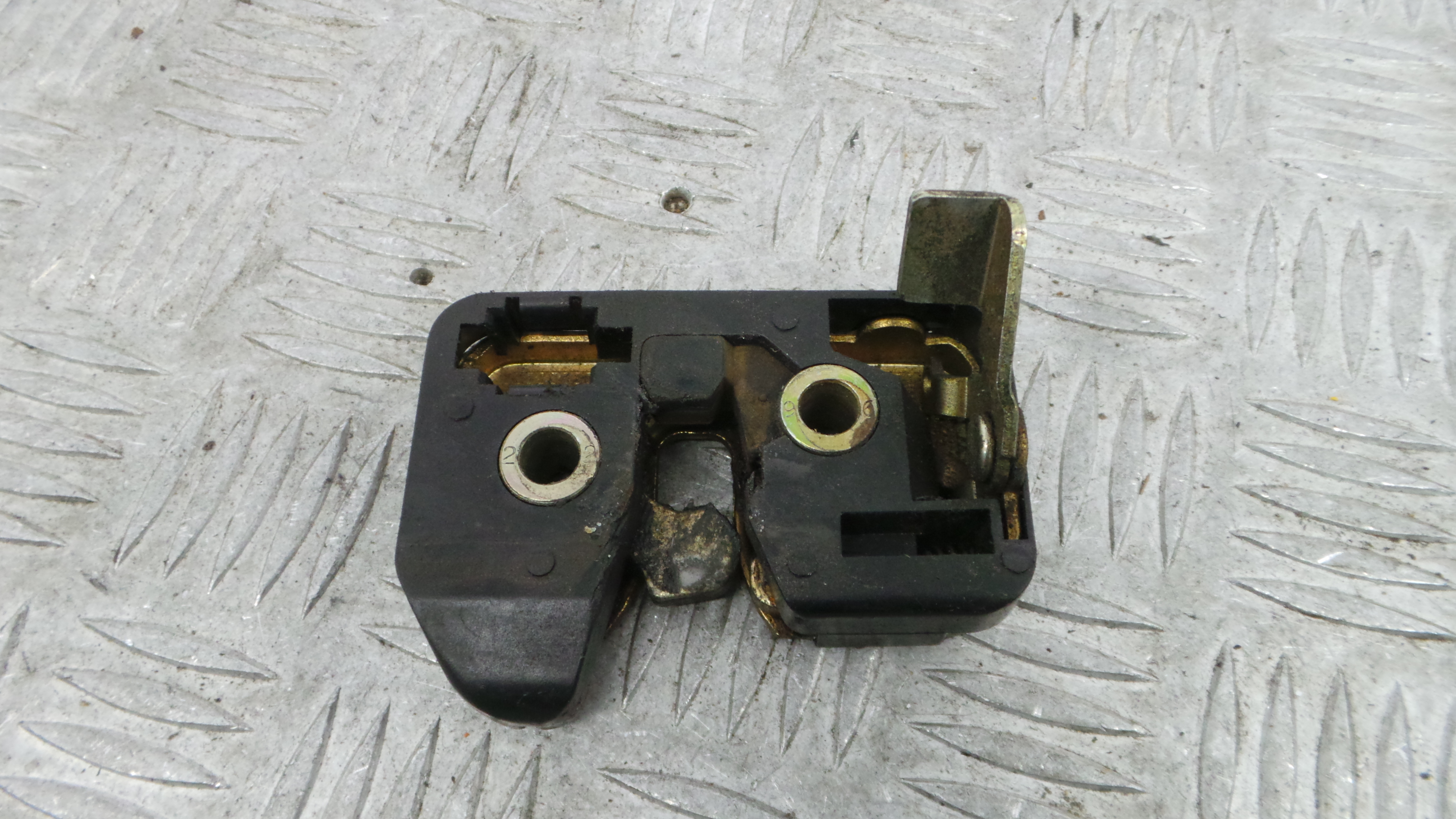 Fecho Mala  6K0827505A - SEAT IBIZA II (6K1), IBIZA Mk II (6K1)-38061484