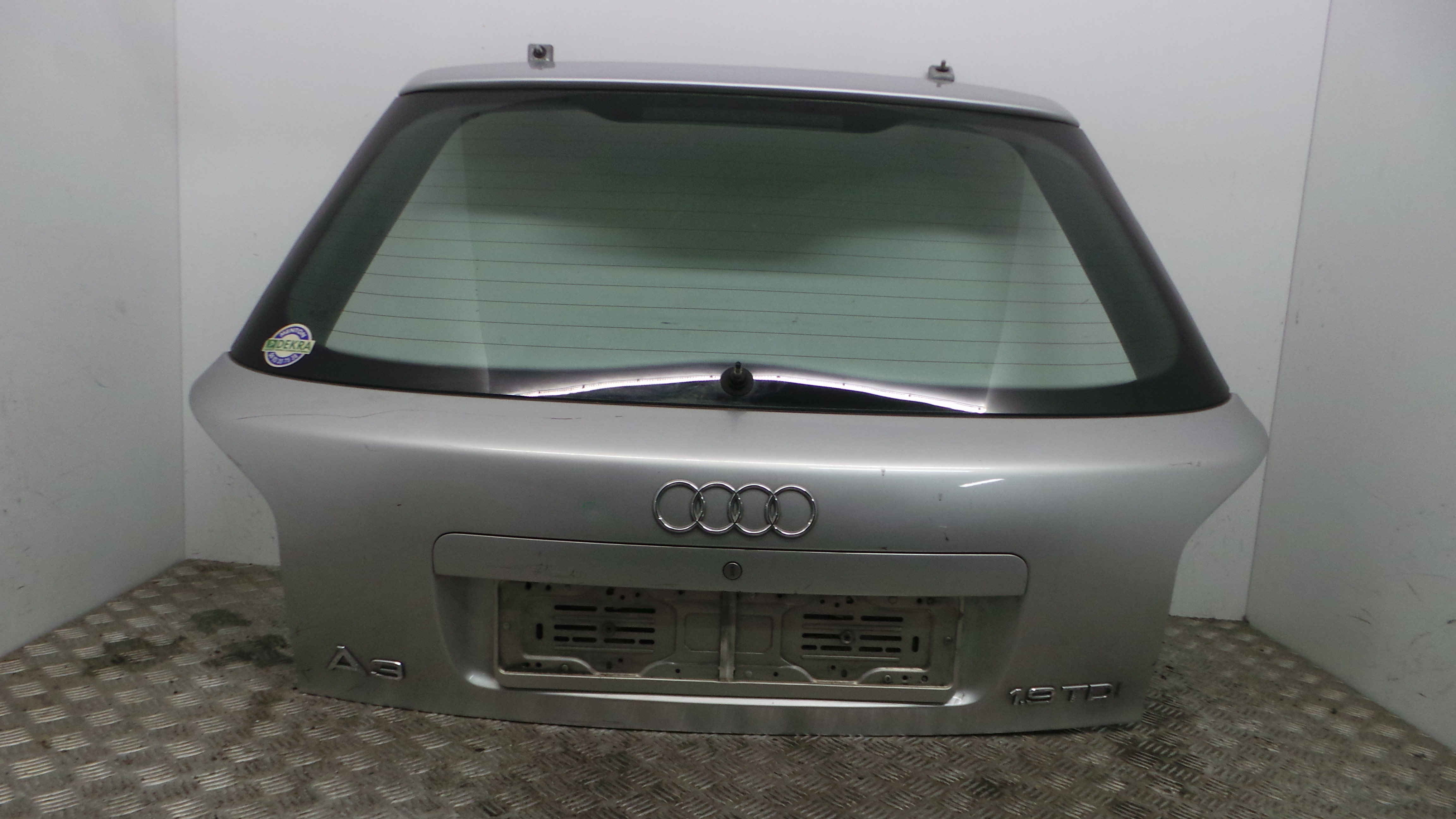 Tampa da Mala 8L0827023M - AUDI A3 (8L1)-36192747