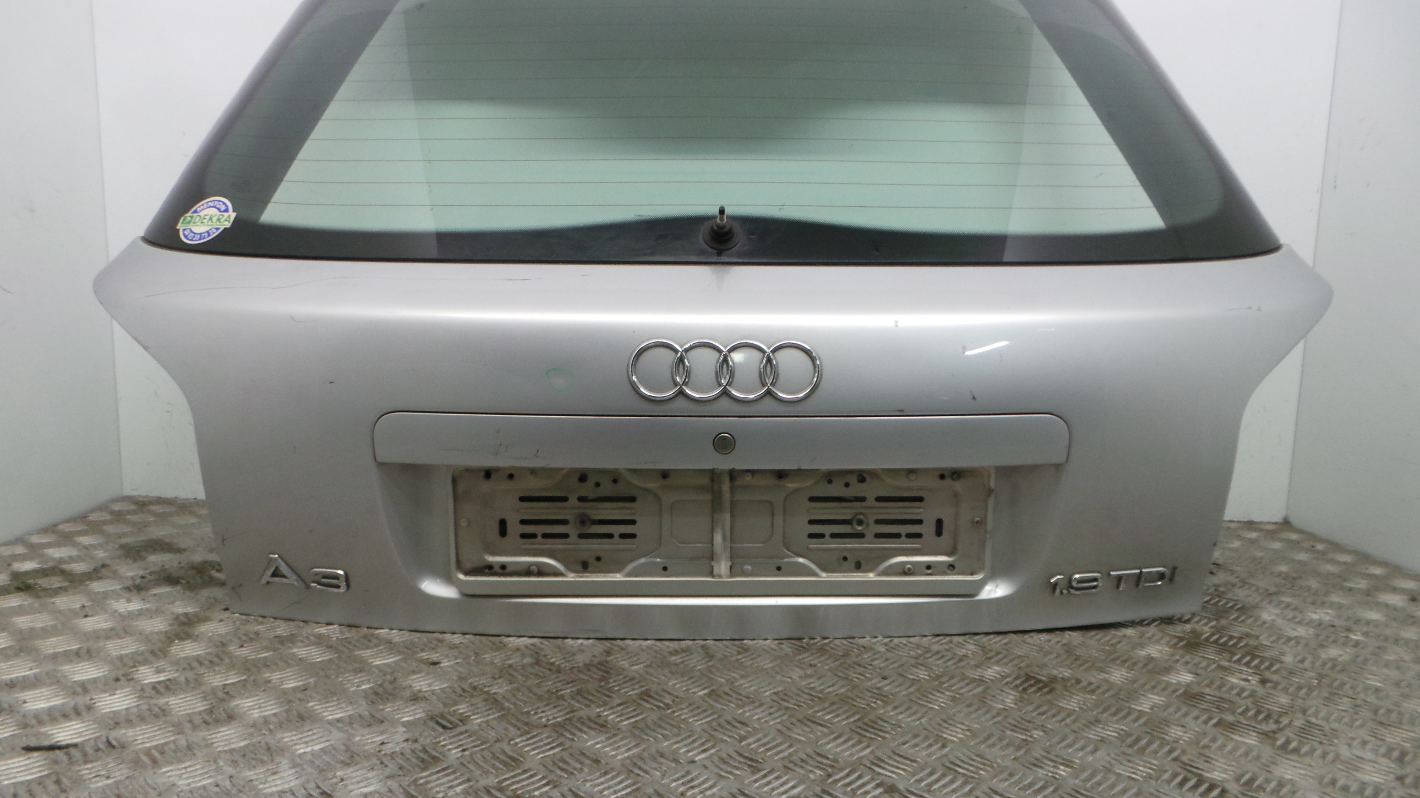 Tampa da Mala 8L0827023M - AUDI A3 (8L1)-36192747