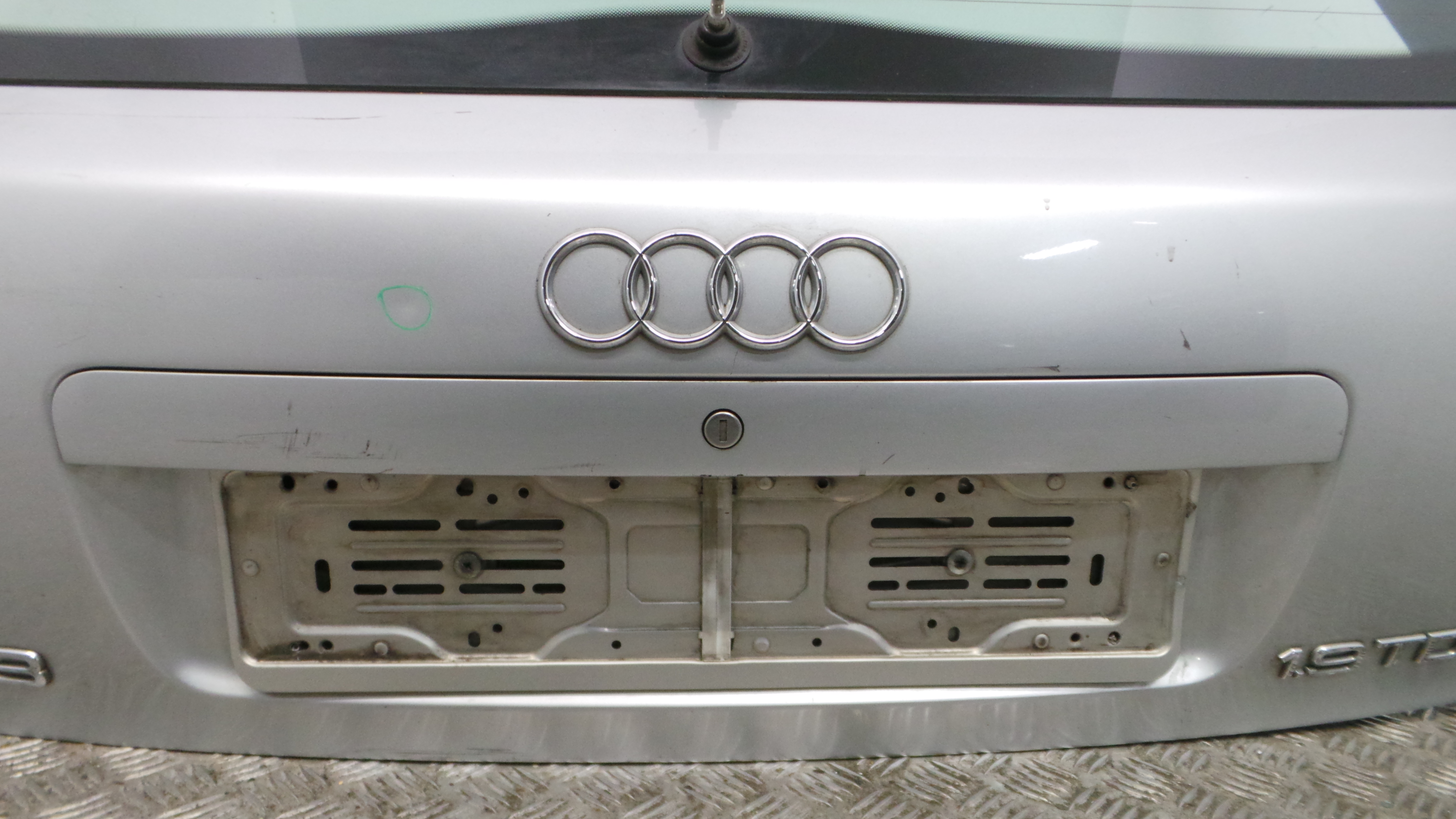 Puxador Exterior da Tampa da Mala 8D9827576Q - AUDI A3 (8L1)-36192754