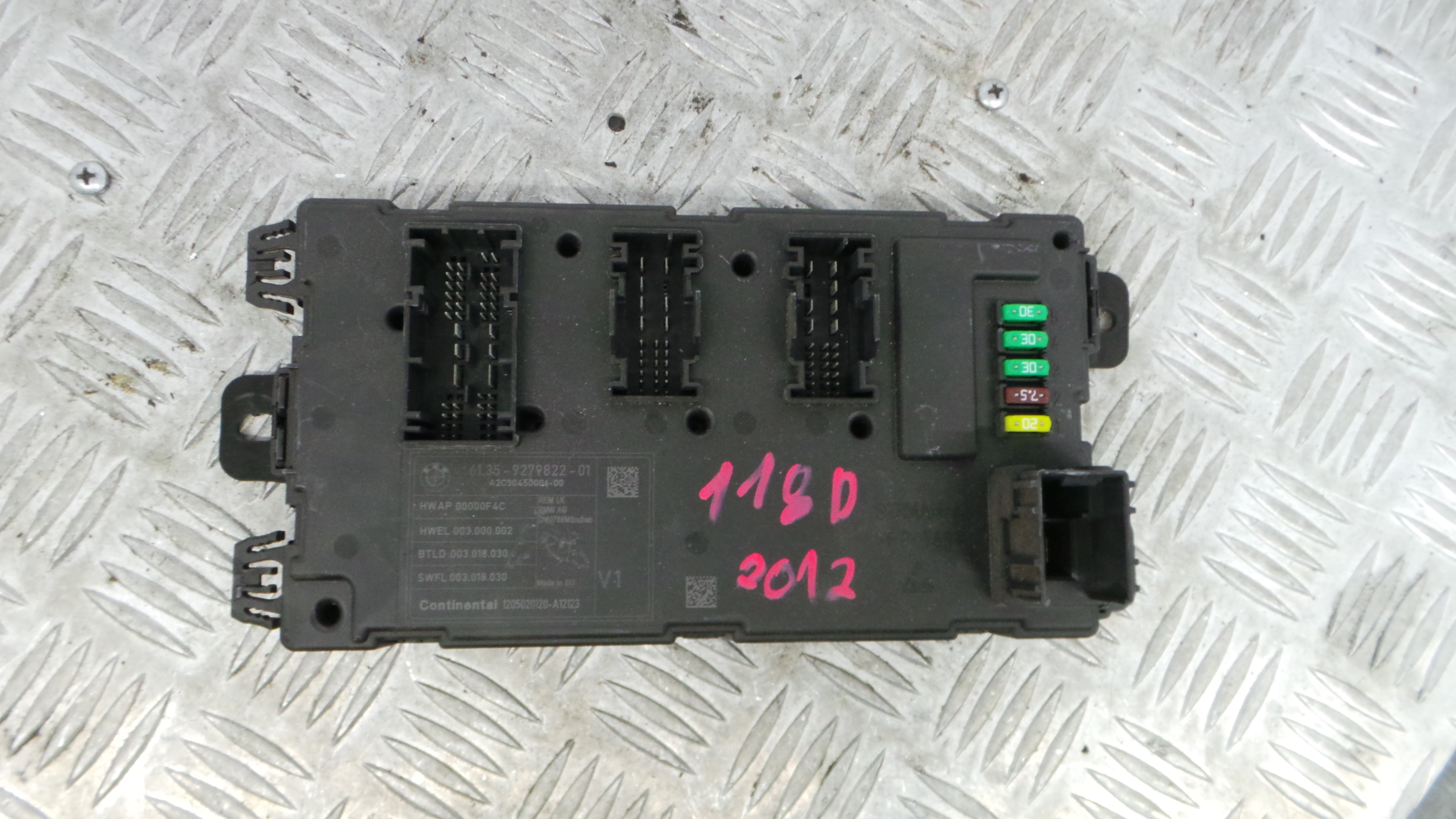 Caixa dos Fusíveis / BSI / UCH / SAM 61.35-9279822 - BMW 1 (F20), 1 Sports Hatch (F20)-36195860 Caixa dos Fusíveis / BSI / UCH / SAM 61.35-9279822 - BMW 1 (F20), 1 Sports Hatch (F20)-36195860