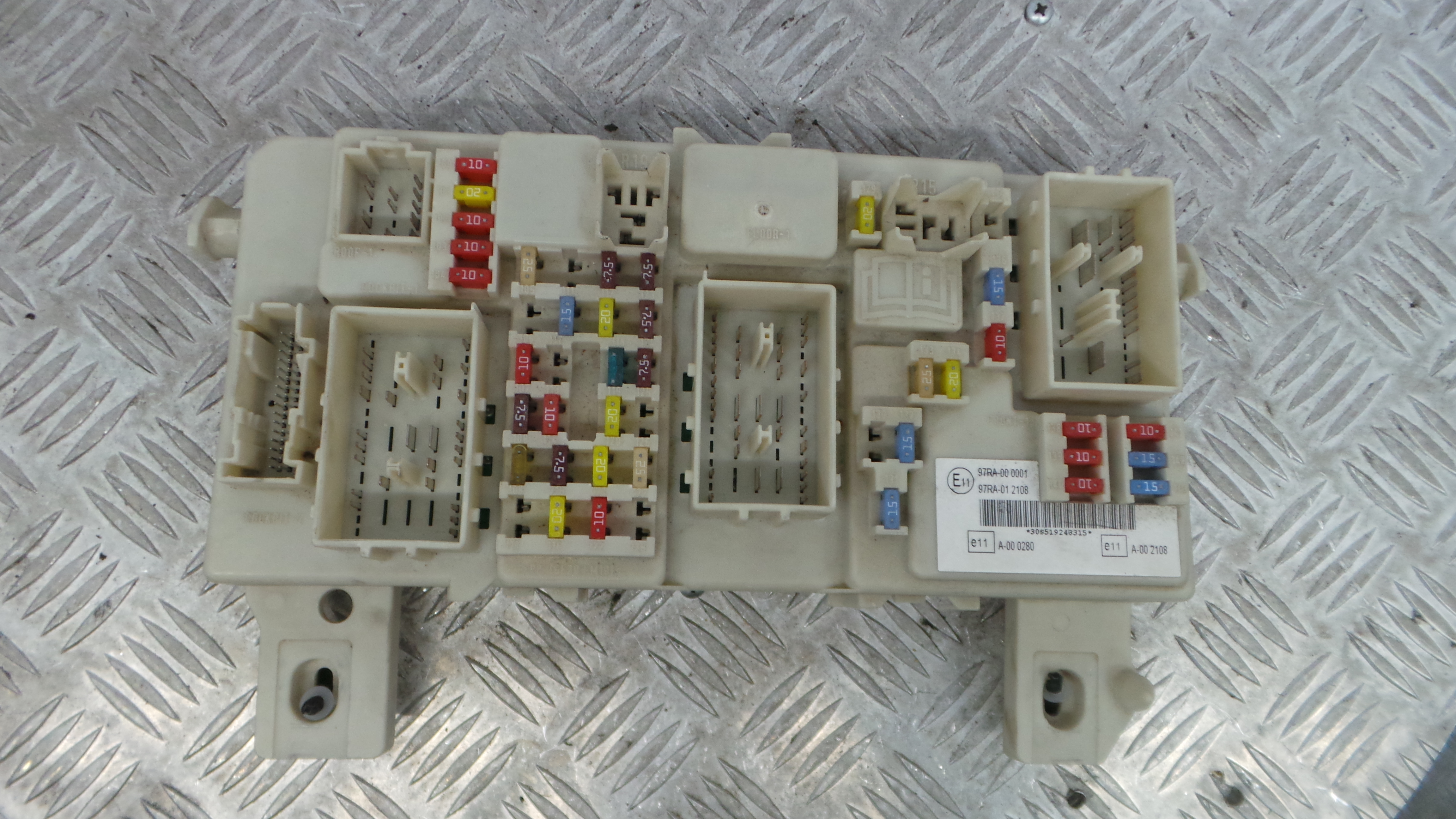 Caixa dos Fusíveis / BSI / UCH / SAM 7M5T-14A073-DE - FORD FOCUS II (DA_, HCP, DP)-36196357 Caixa dos Fusíveis / BSI / UCH / SAM 7M5T-14A073-DE - FORD FOCUS II (DA_, HCP, DP)-36196357