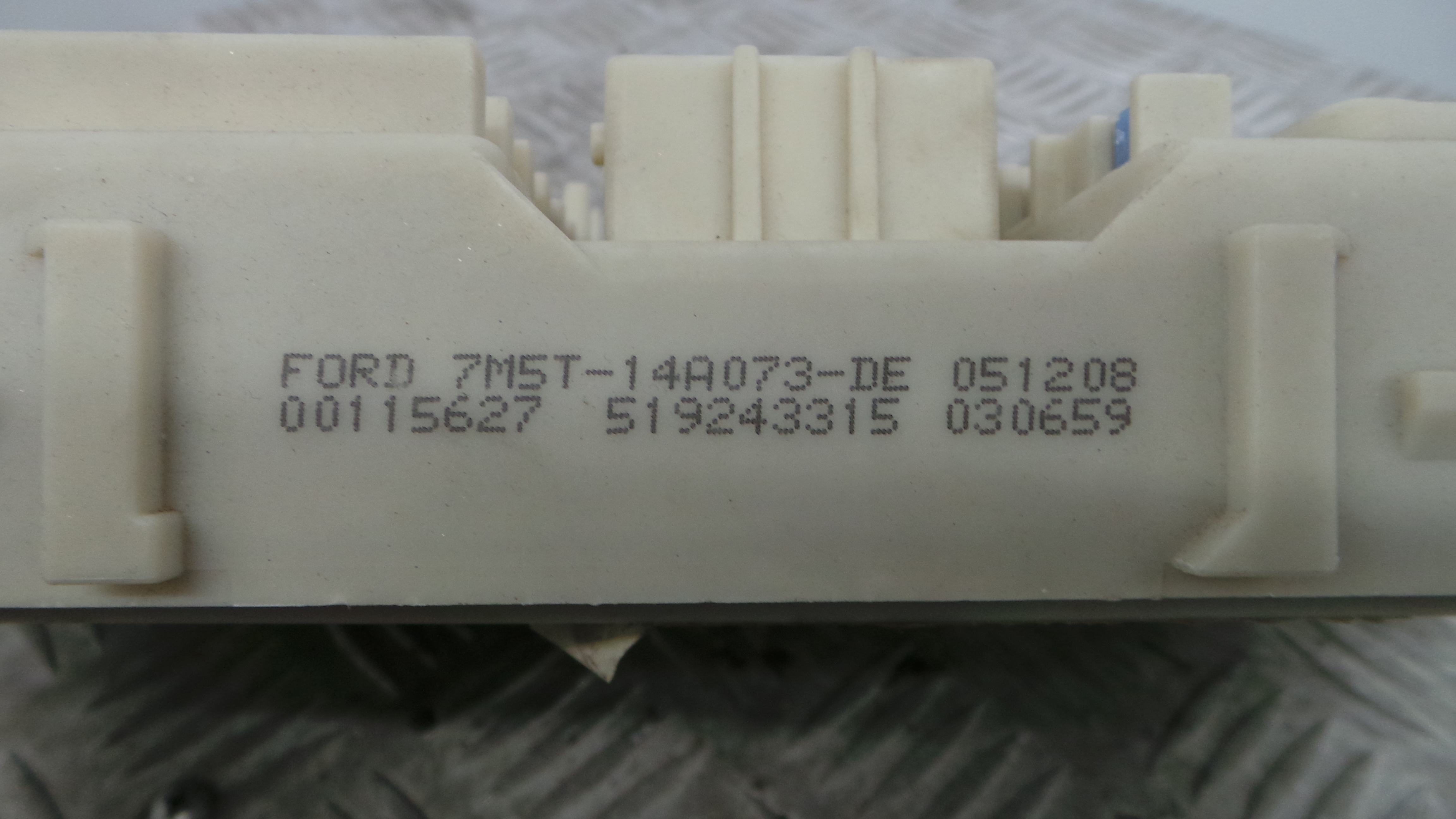 Caixa dos Fusíveis / BSI / UCH / SAM 7M5T-14A073-DE - FORD FOCUS II (DA_, HCP, DP)-36196357