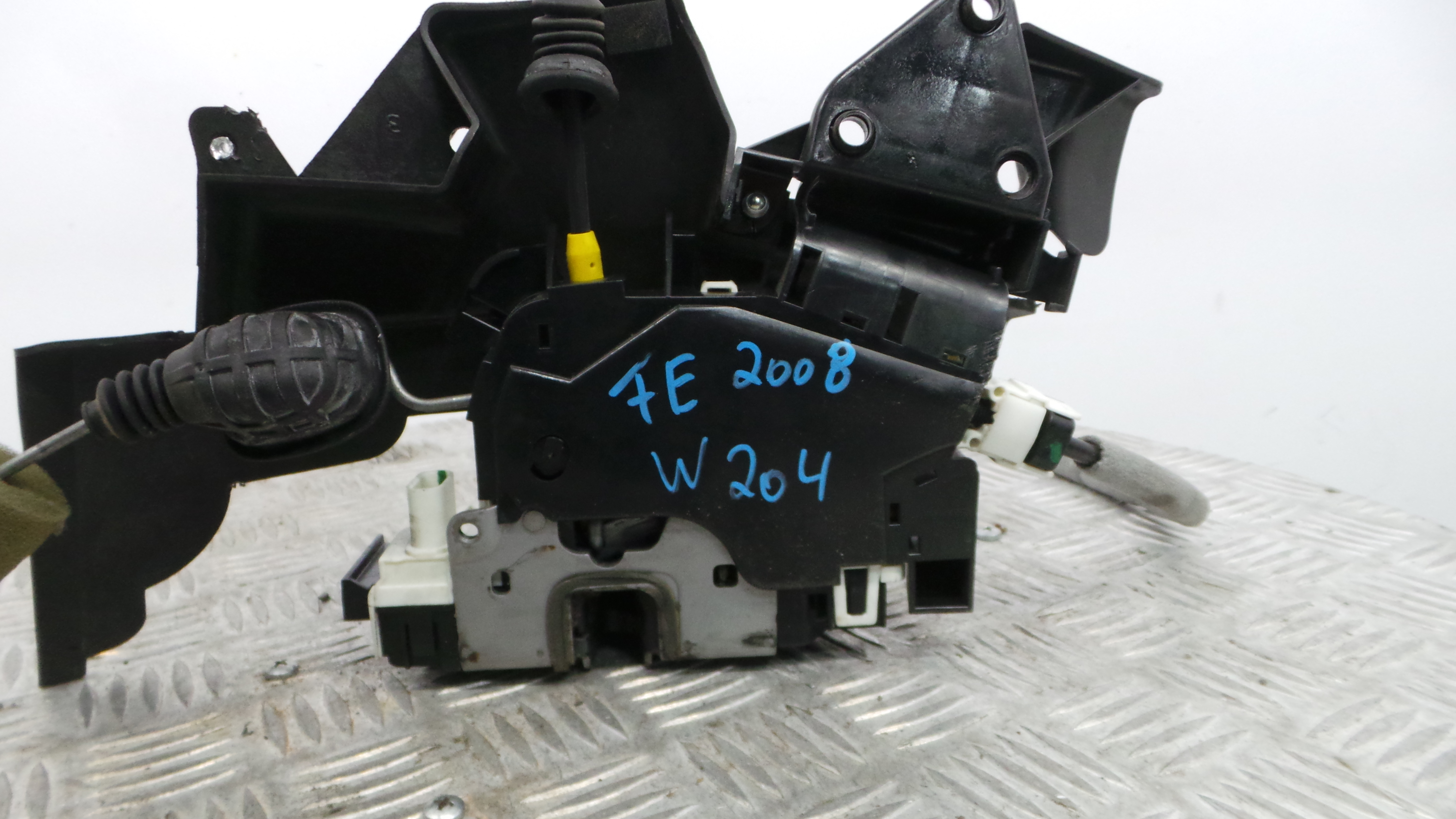 Fecho da Porta Frente Esq A2047203535 - MERCEDES-BENZ C-CLASS (W204)-36196519