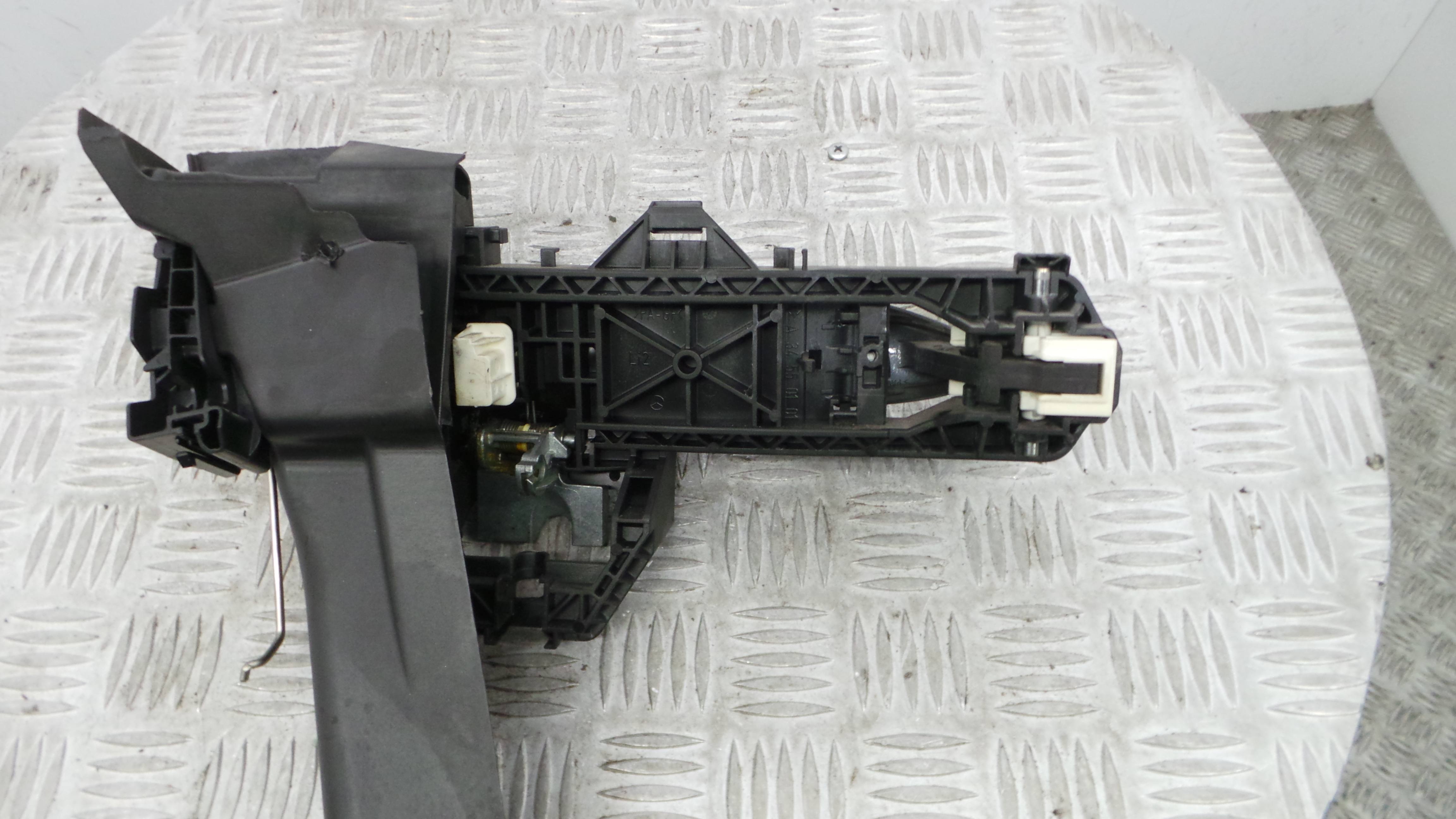 Puxador Exterior Frente Esquerdo A2047600534 - MERCEDES-BENZ C-CLASS (W204)-36196522