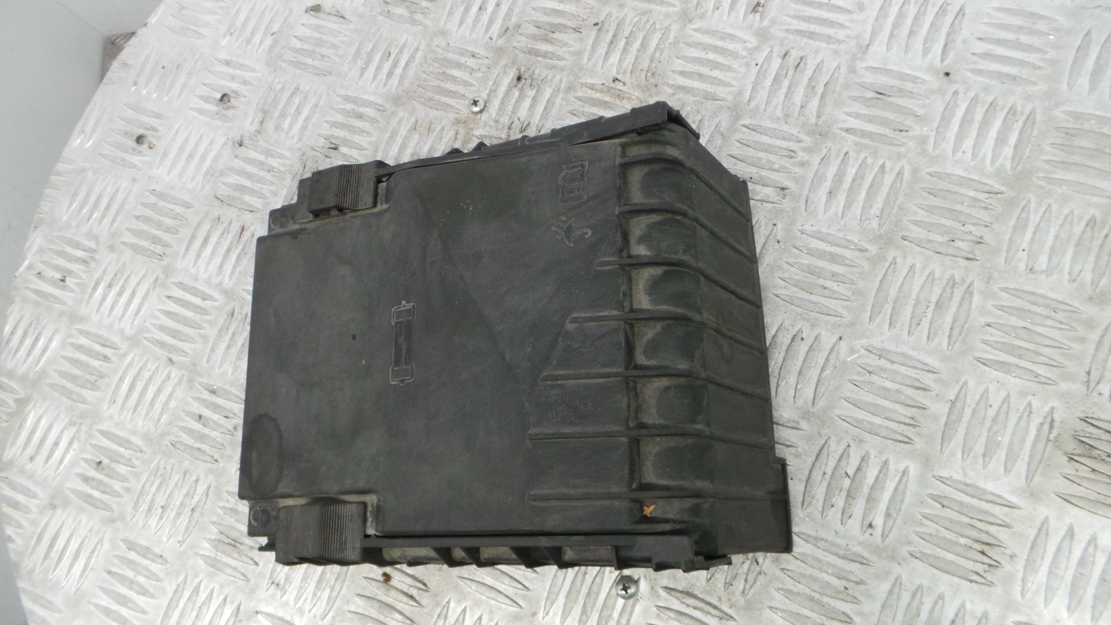 Tampa da Caixa dos Fusíveis 1K0937132F - VW PASSAT CC B6 (357)-36196535