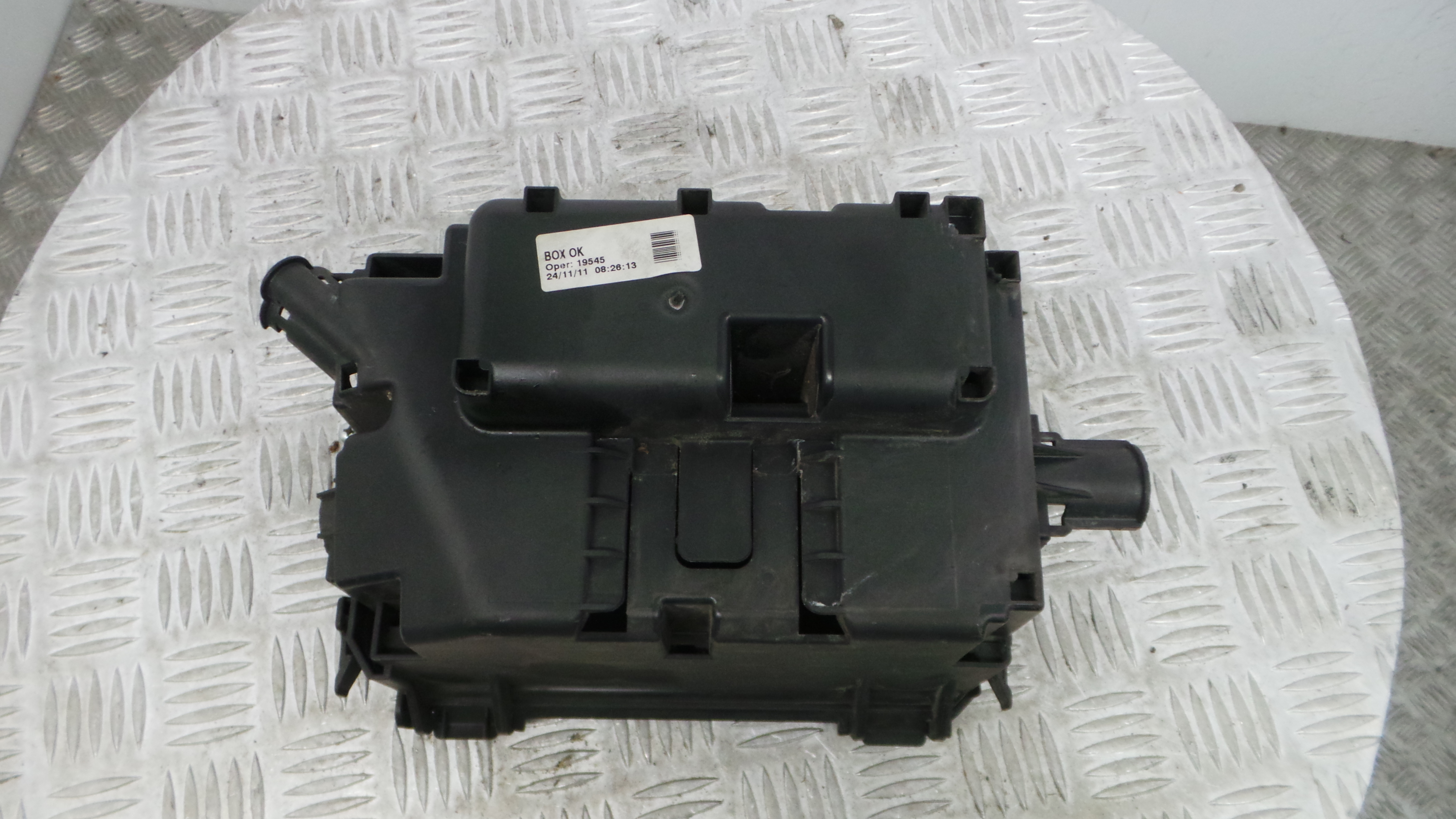 Caixa de Fusiveis 13246937 - OPEL CORSA D (S07)-36196547