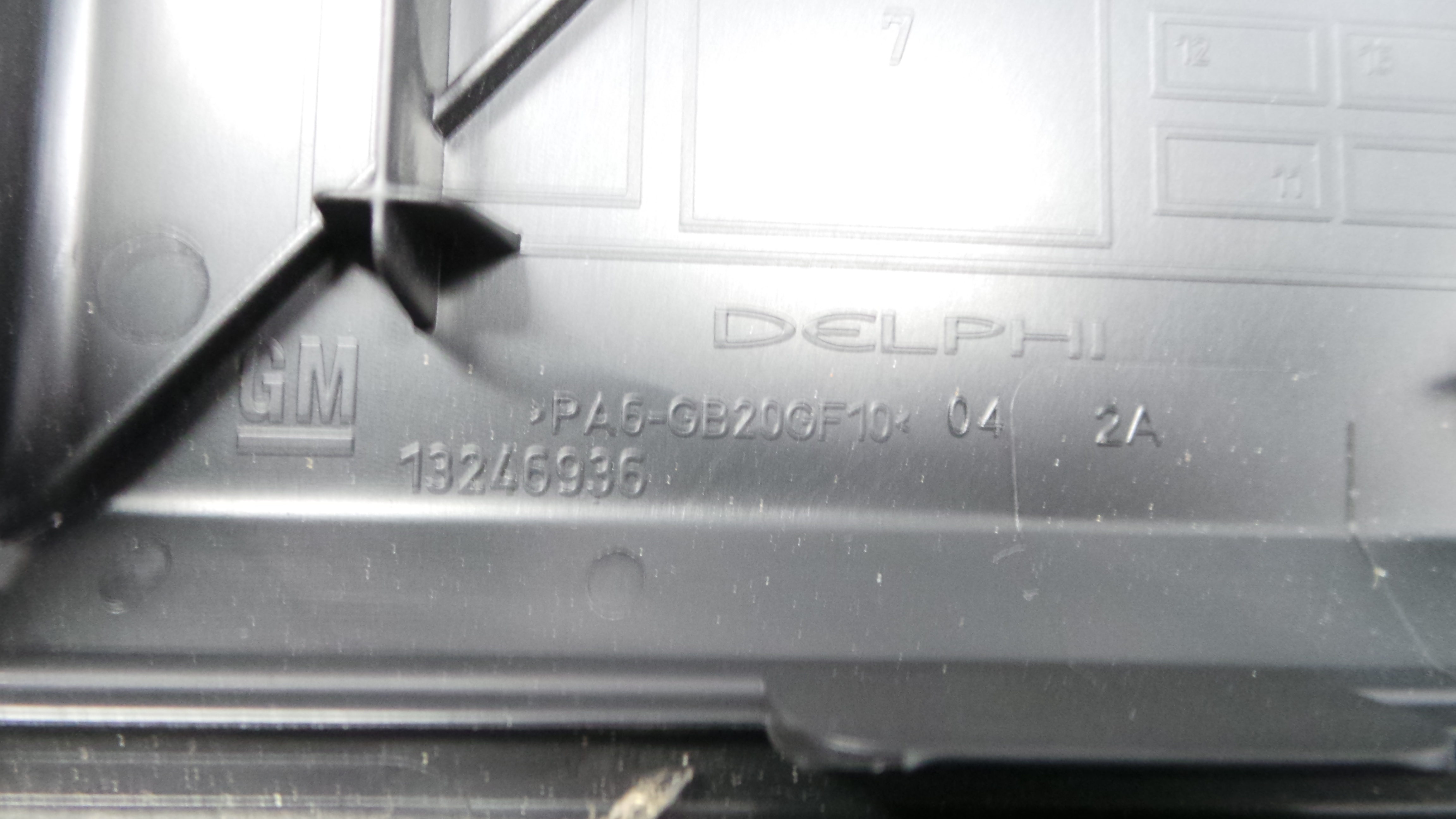 Caixa de Fusiveis 13246937 - OPEL CORSA D (S07)-36196547