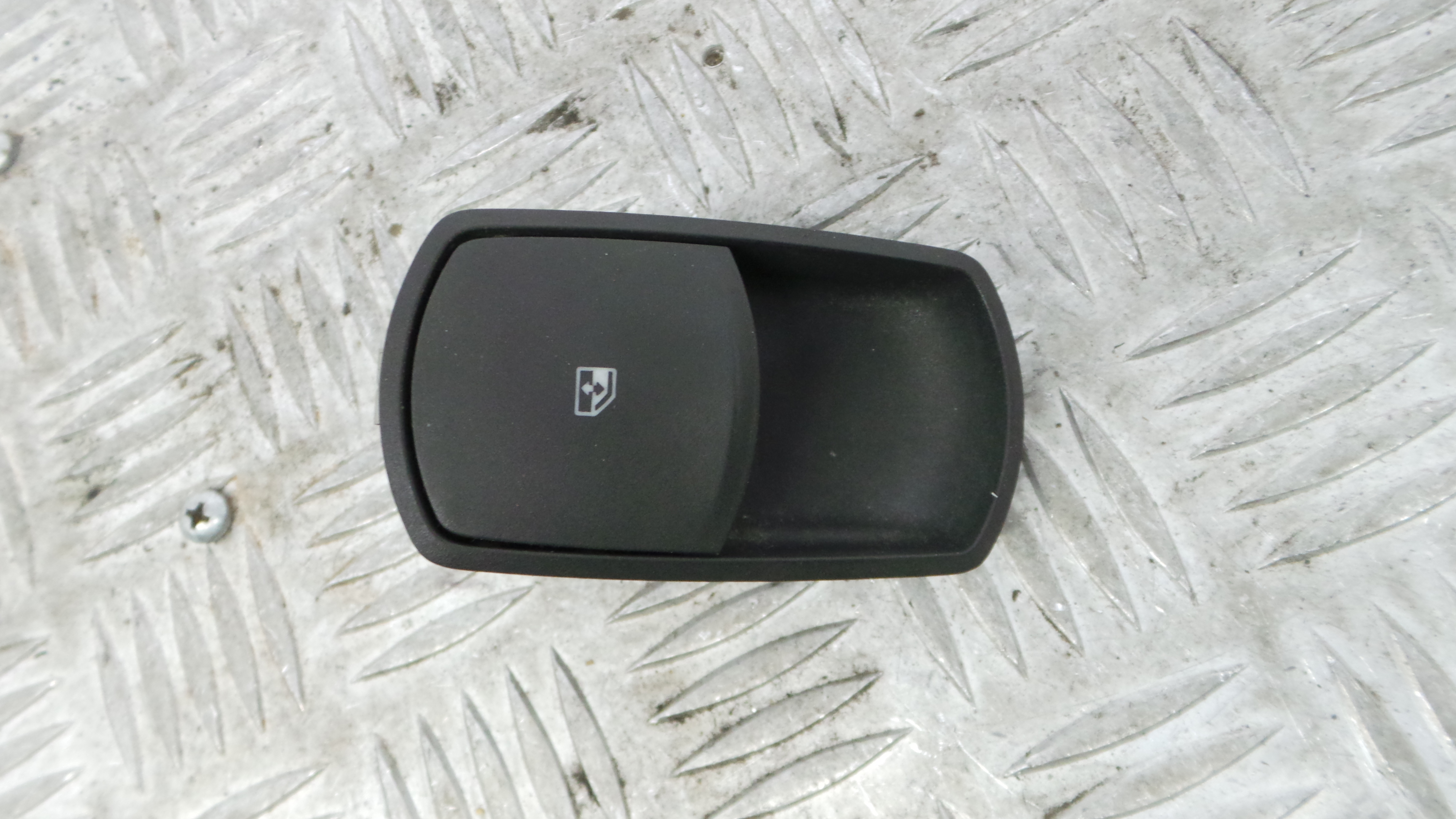 Interruptor / Comando Elevador Vidro Frente Dto  13189333 - OPEL CORSA D (S07)-36196605 Interruptor / Comando Elevador Vidro Frente Dto  13189333 - OPEL CORSA D (S07)-36196605