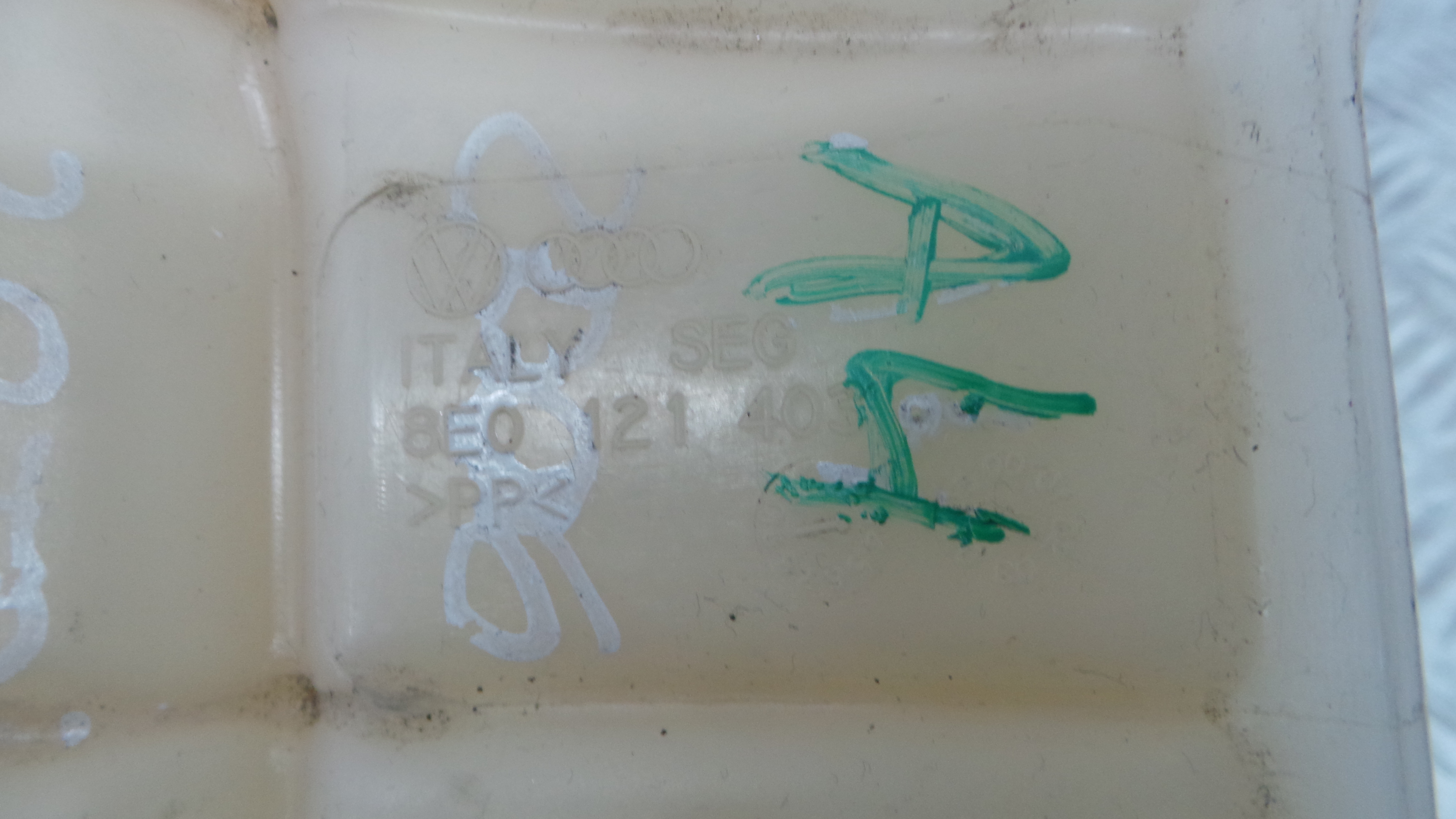 Depósito Água Radiador / Vazo de Expansao 8E0121403 - AUDI A4 B7 (8EC)-36206652