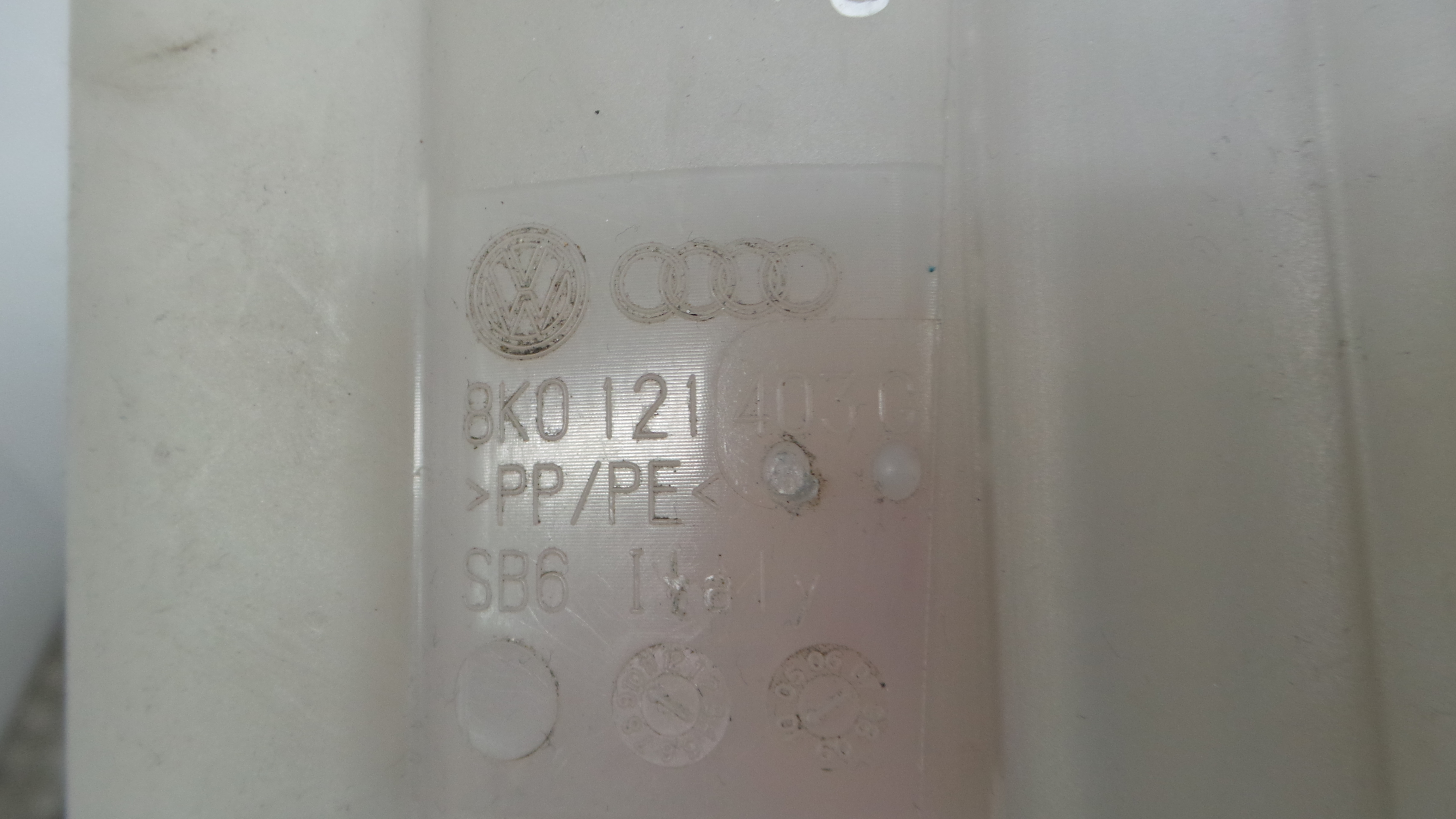 Depósito Água Radiador / Vazo de Expansao 8K0121403G - AUDI A4 B8 (8K2)-36206658