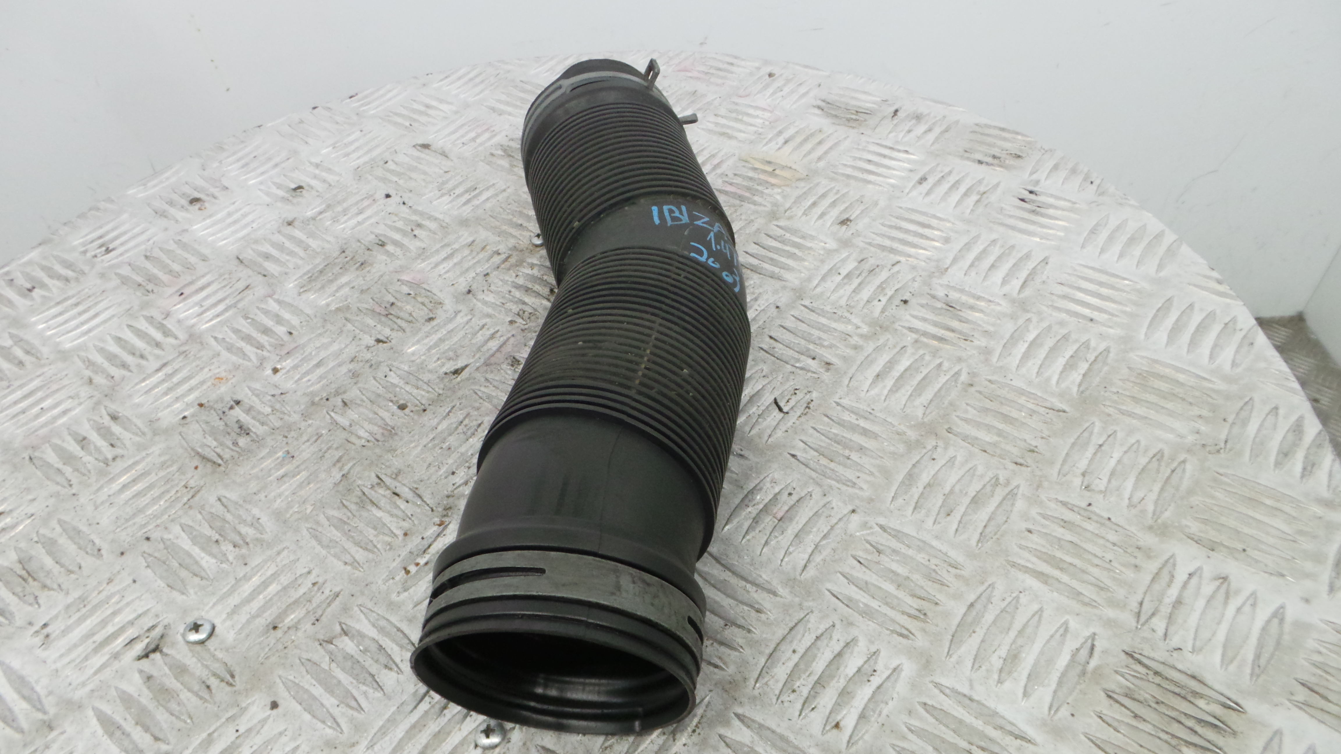 Tubo Caixa Filtro Ar 6Q0129684B - SEAT IBIZA III (6L1), IBIZA Mk III (6L1)-36207032