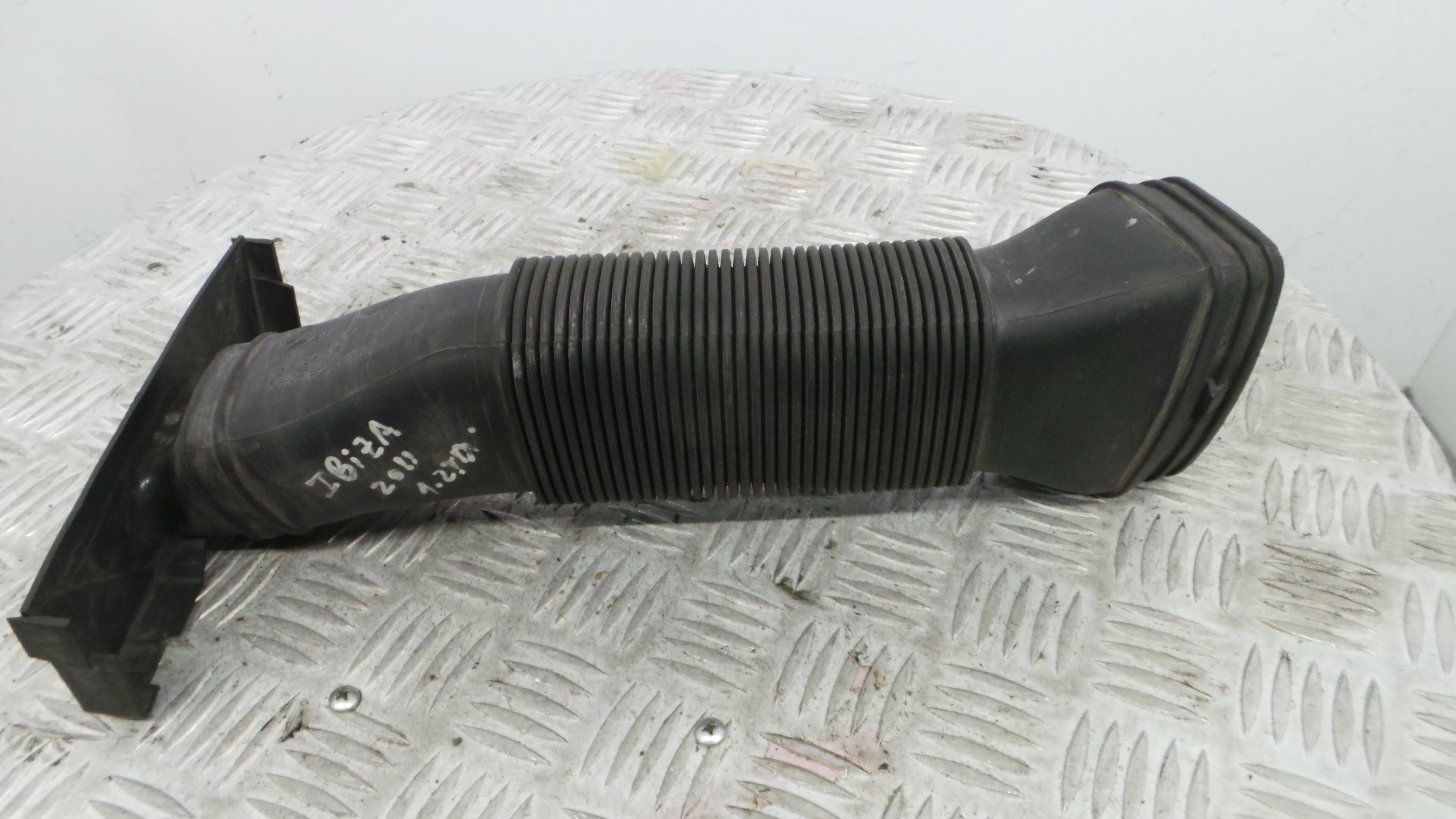 Tubo Caixa Filtro Ar 6R0129618 - SEAT IBIZA IV (6J5, 6P1), IBIZA Mk IV (6J5, 6P1)-36207104